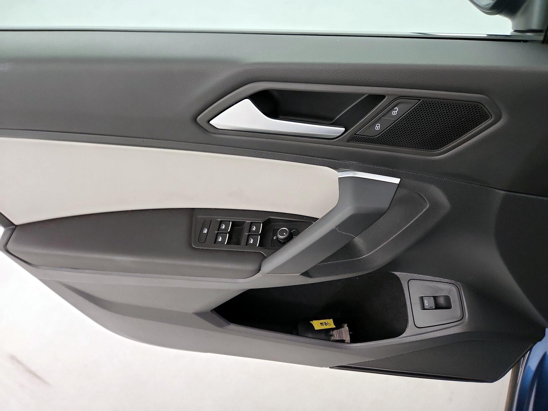Thumbnail: 2019 Volkswagen Tiguan - 12