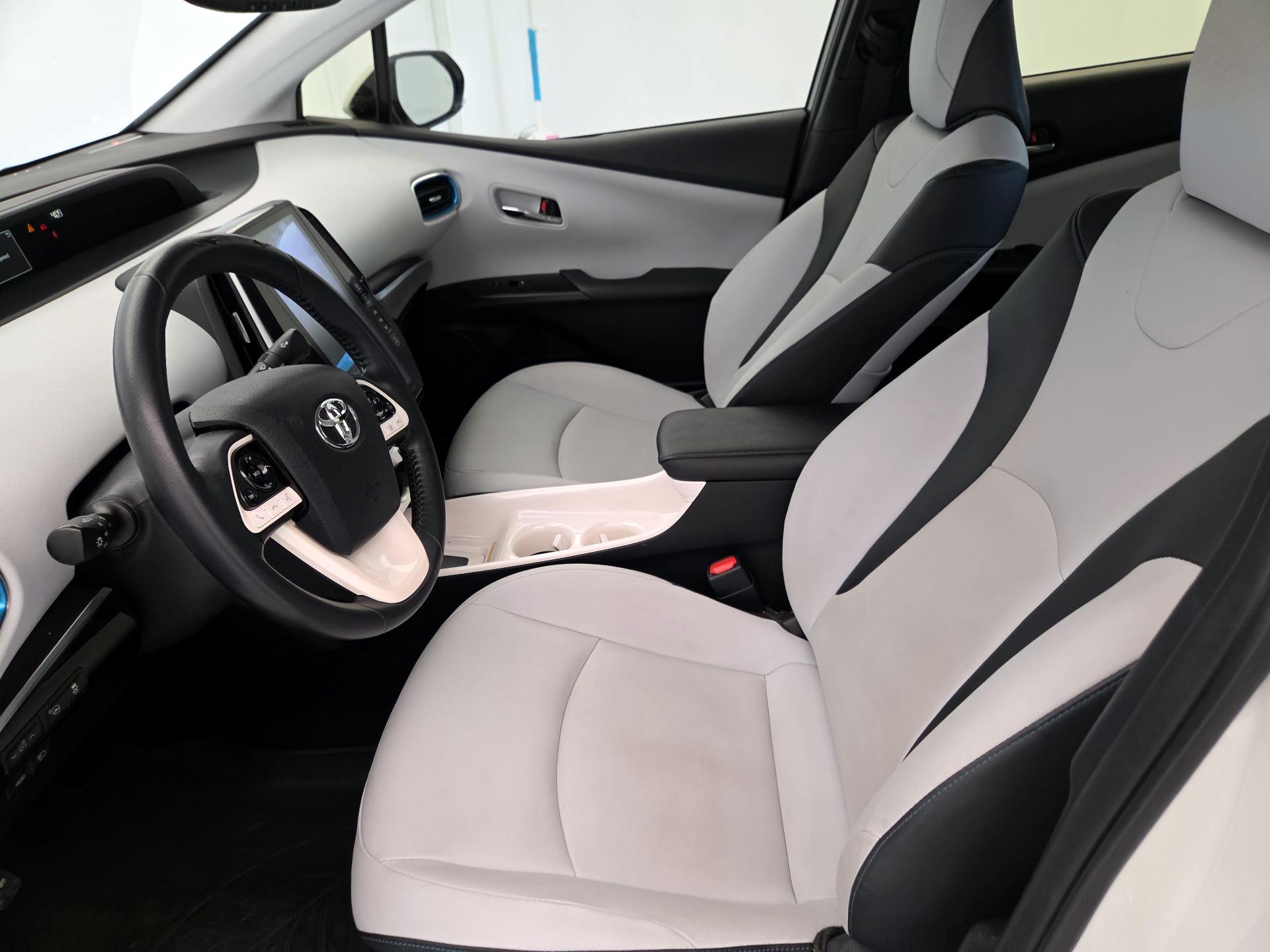 Thumbnail: 2017 Toyota Prius Prime - 11