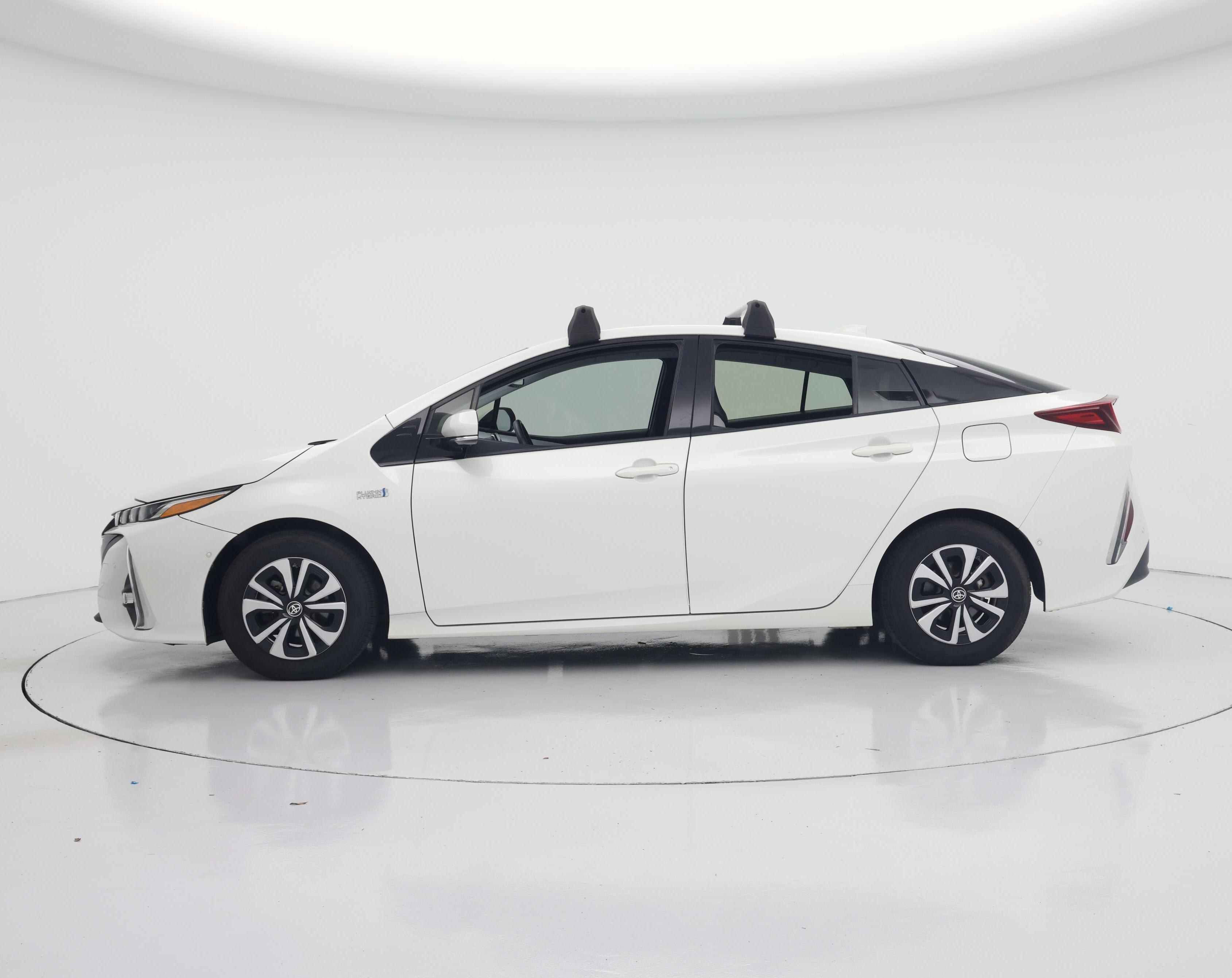 Thumbnail: 2017 Toyota Prius Prime - 3