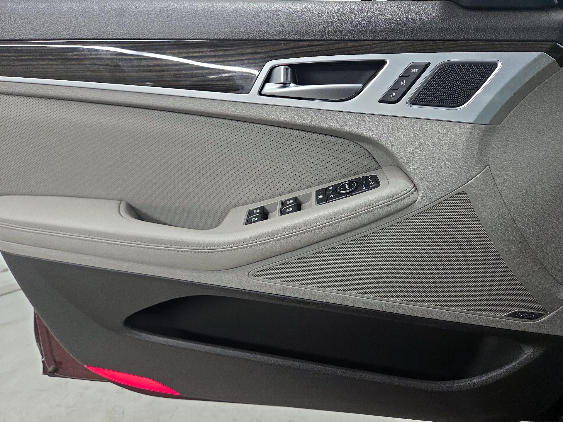 Thumbnail: 2015 Hyundai Genesis - 12