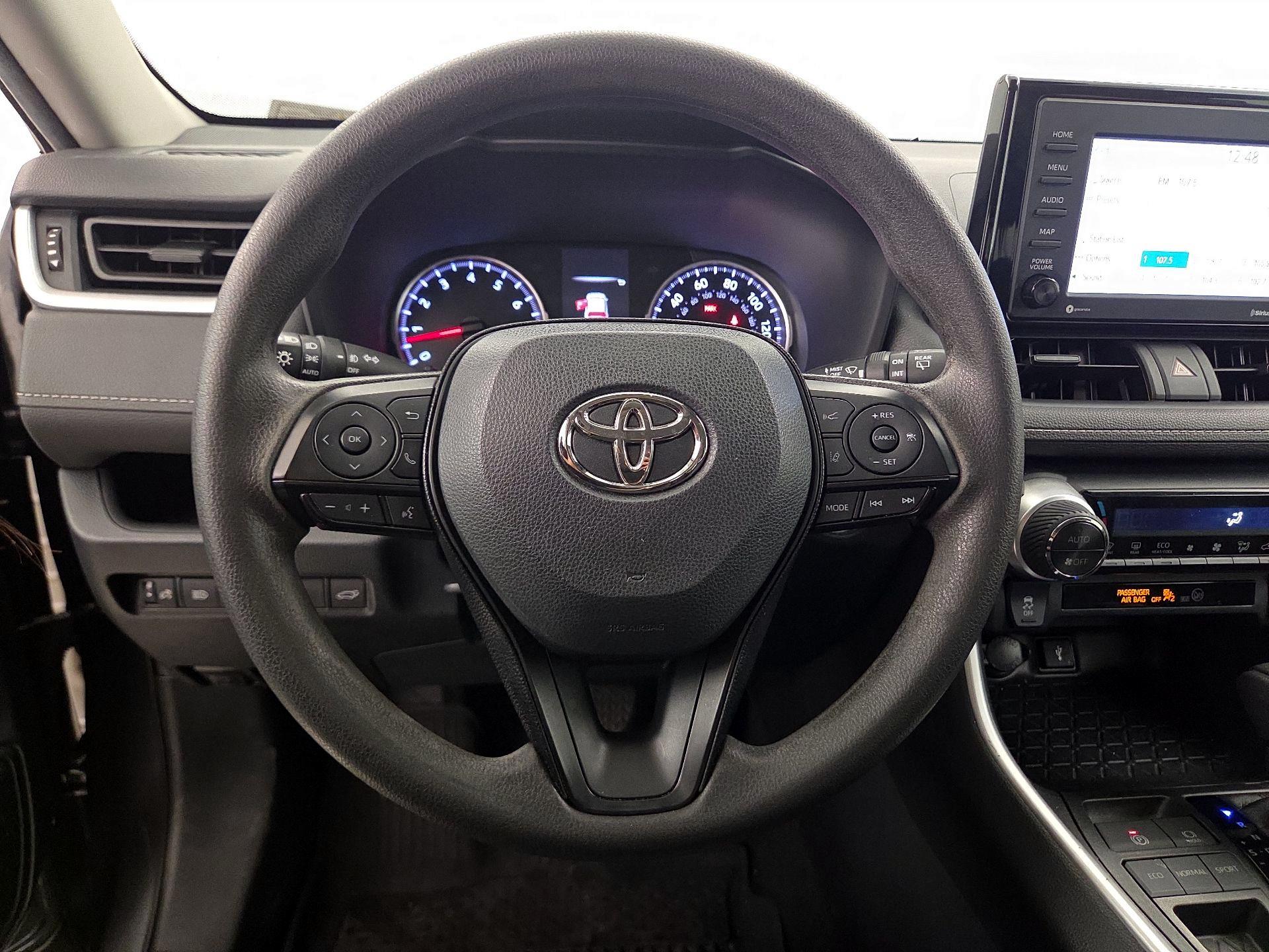 Thumbnail: 2020 Toyota RAV4 - 10