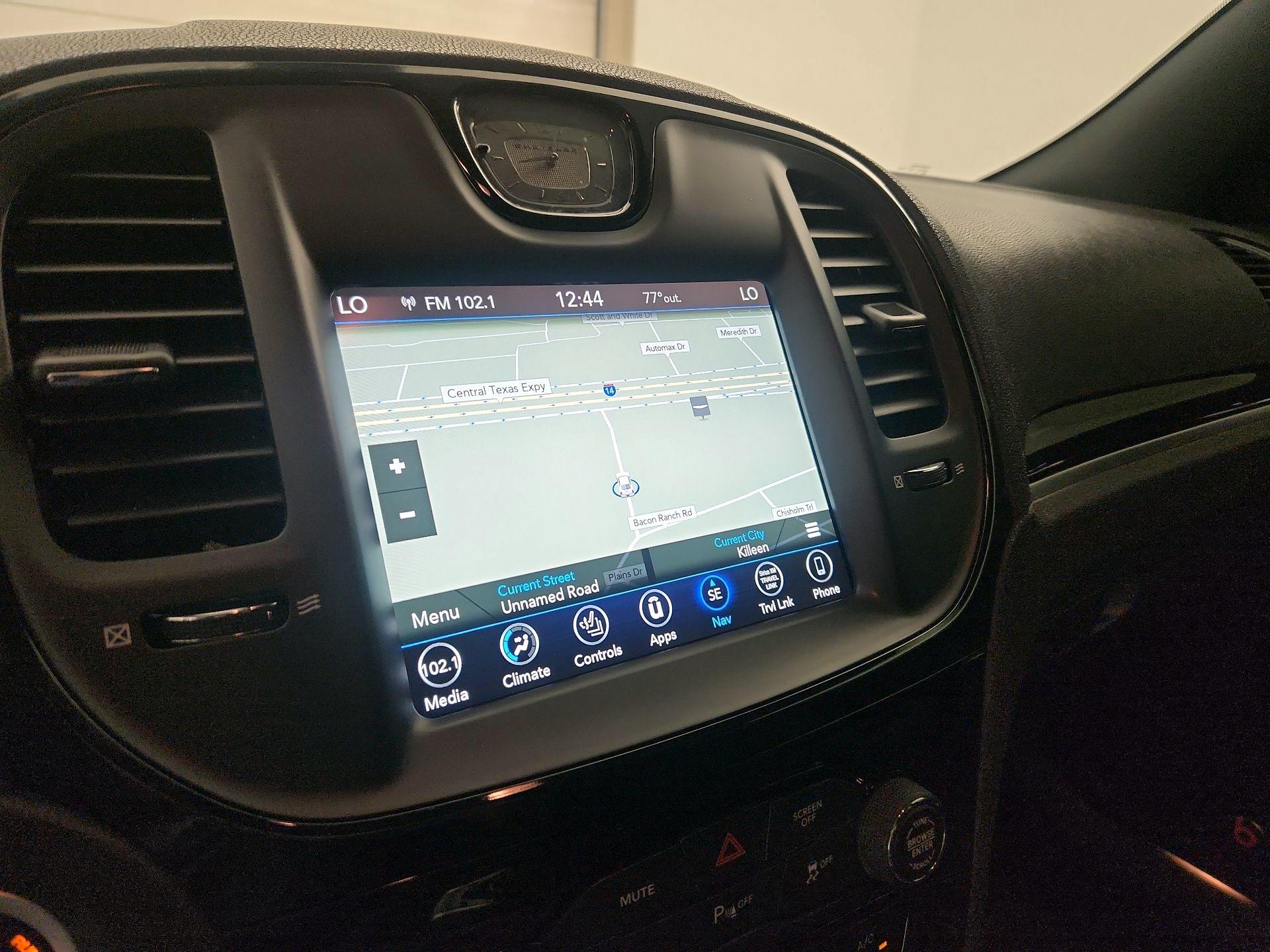 Thumbnail: 2018 Chrysler 300 - 14