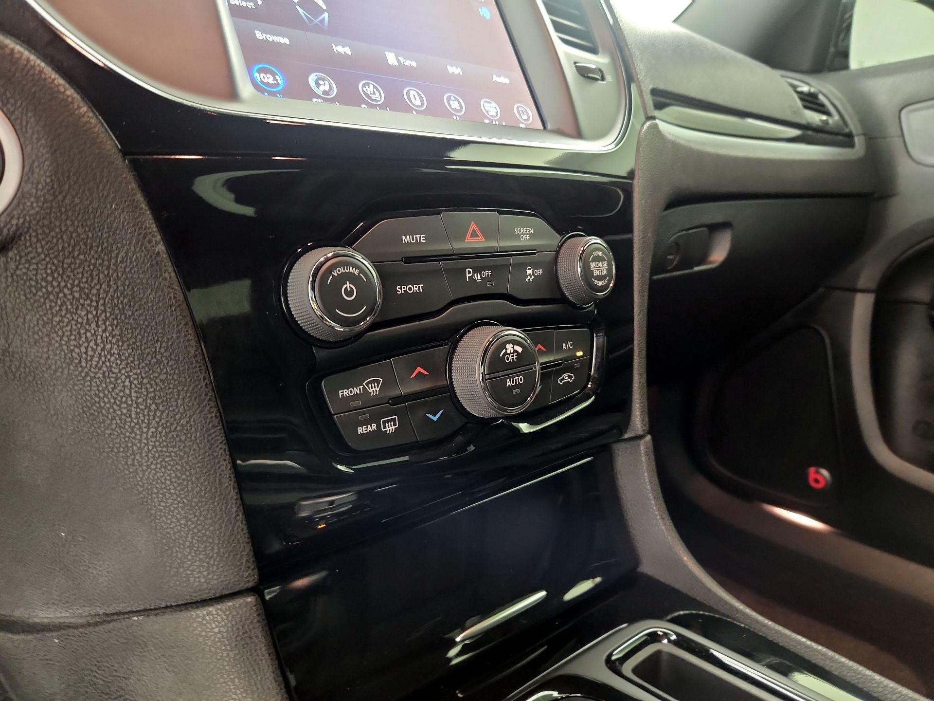 Thumbnail: 2018 Chrysler 300 - 17