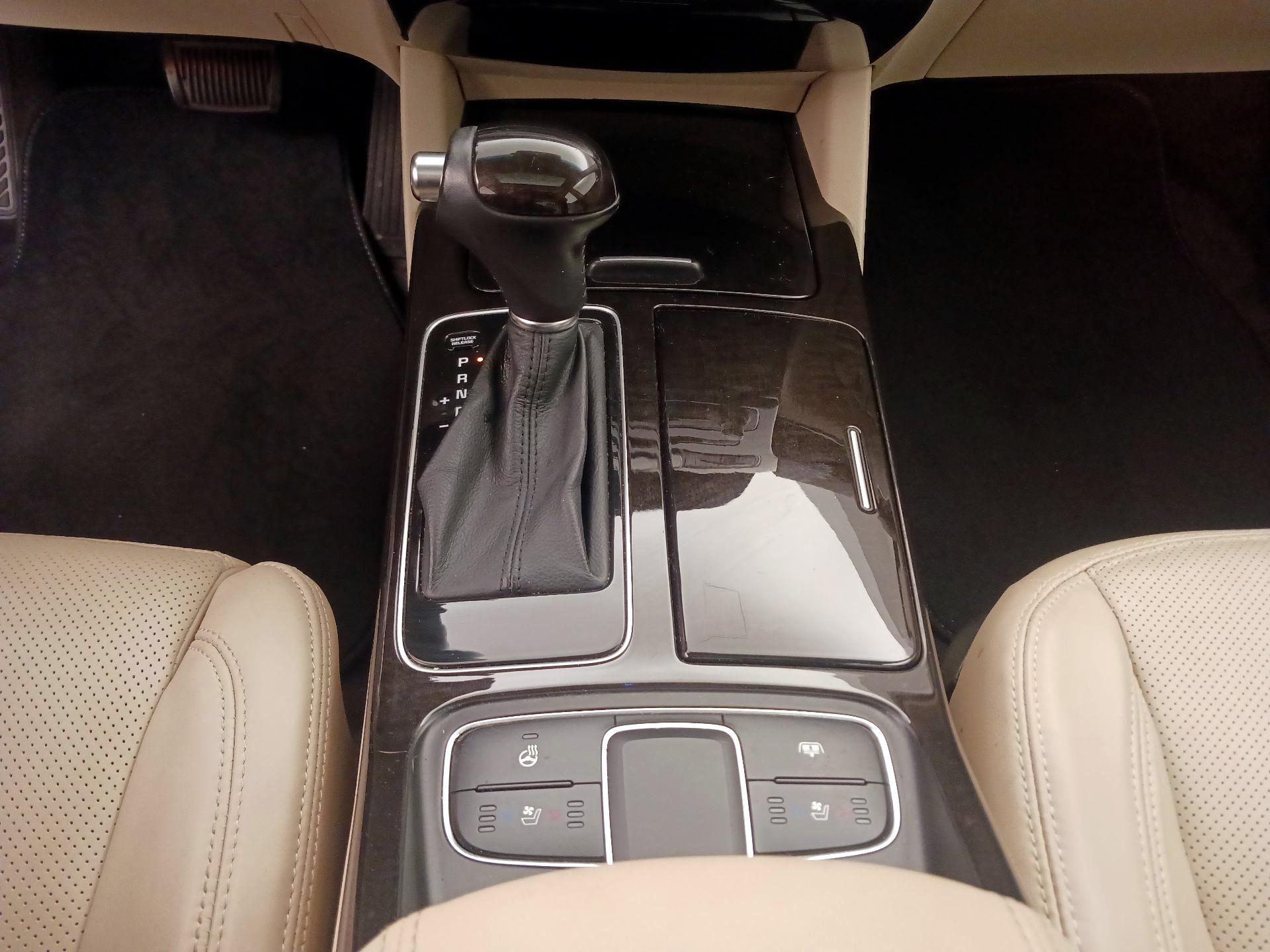 Thumbnail: 2016 Kia Cadenza - 18