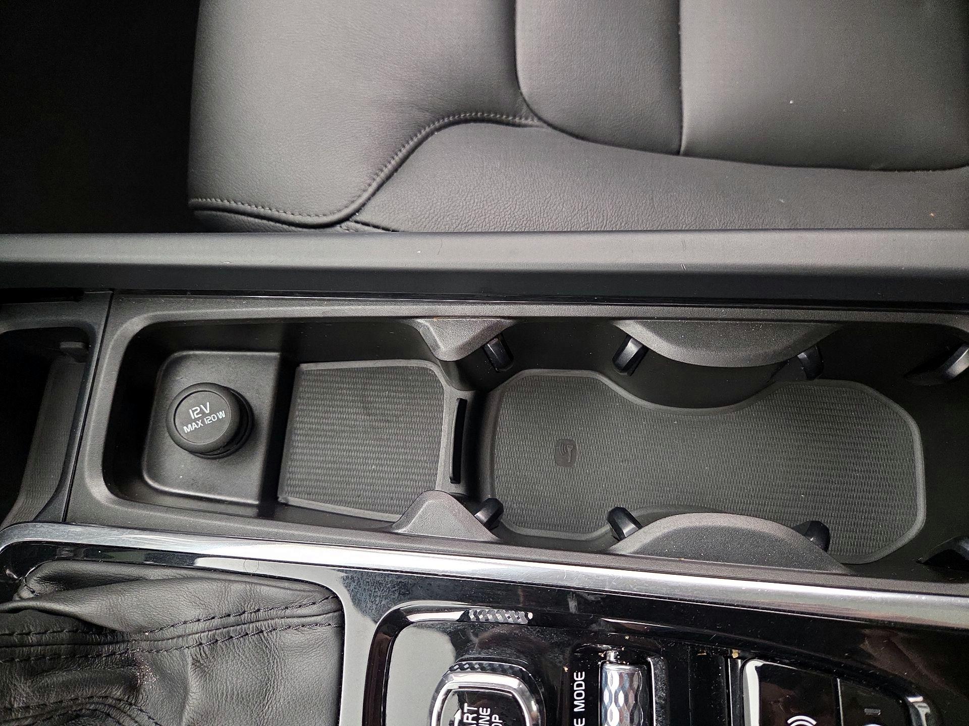 Thumbnail: 2019 Volvo S60 - 19