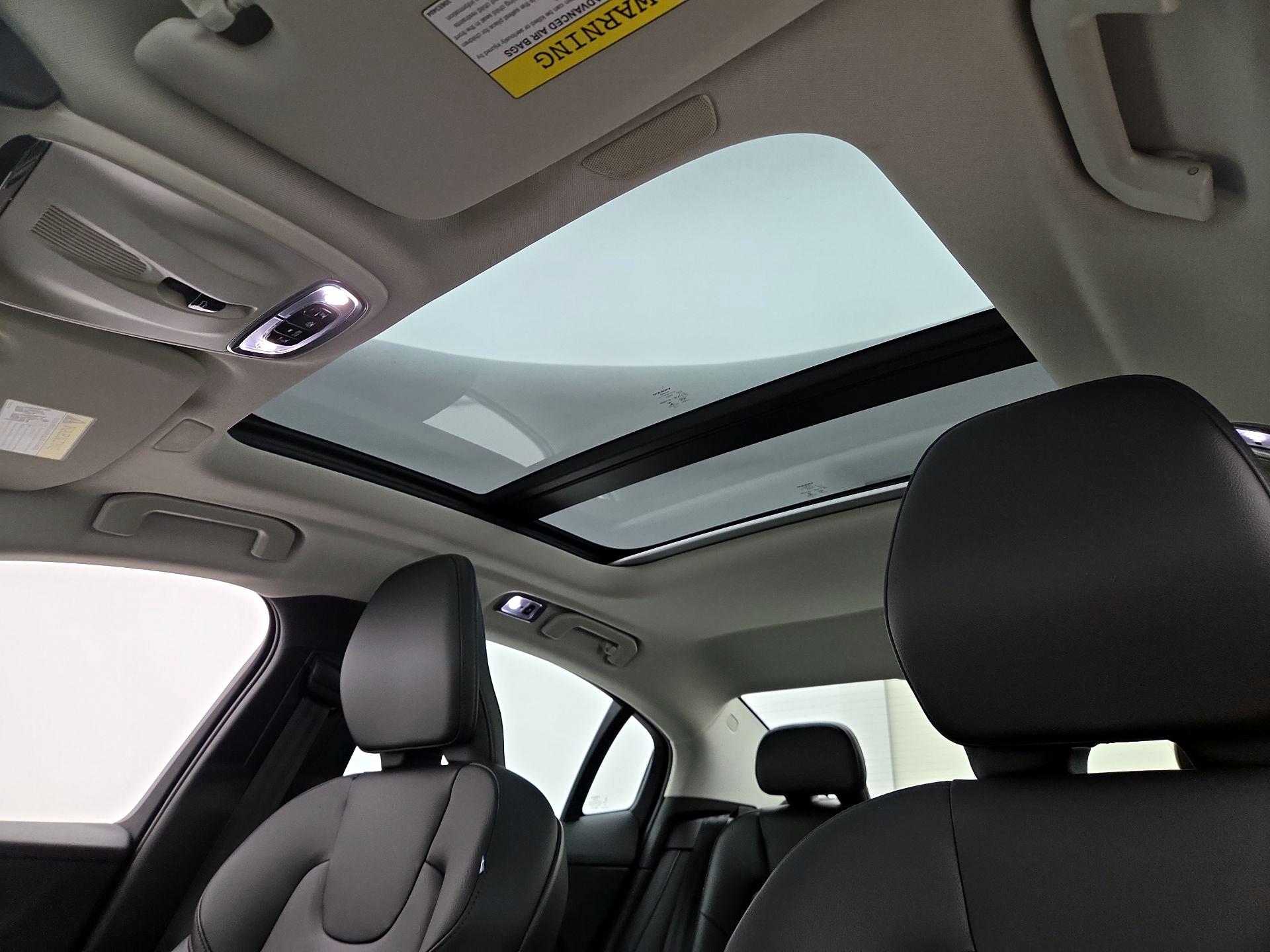Thumbnail: 2019 Volvo S60 - 20