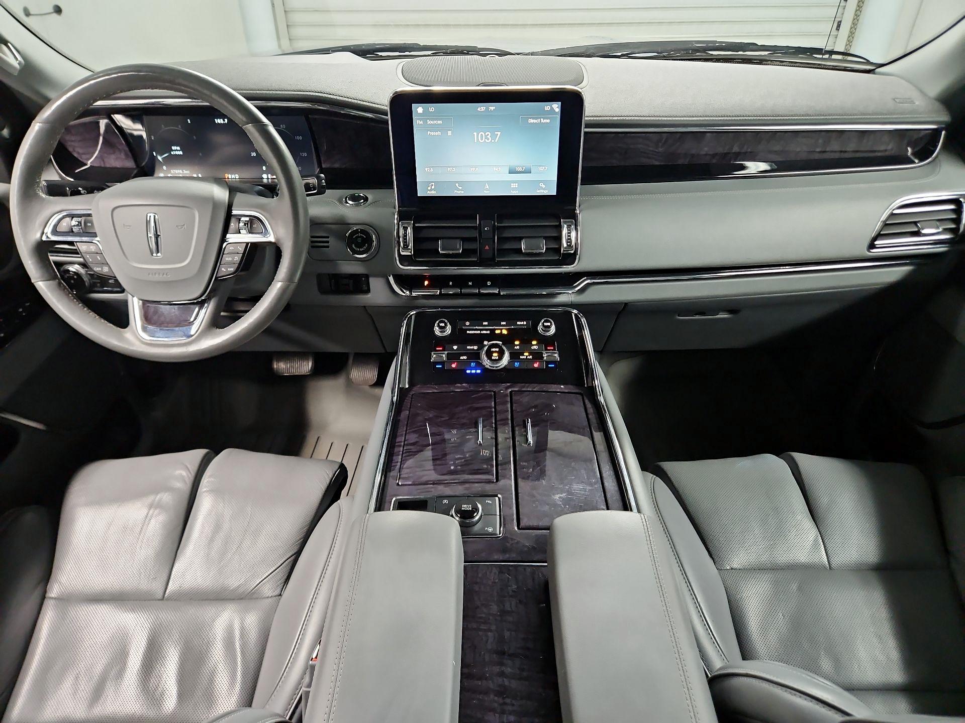 Thumbnail: 2019 Lincoln Navigator L - 9