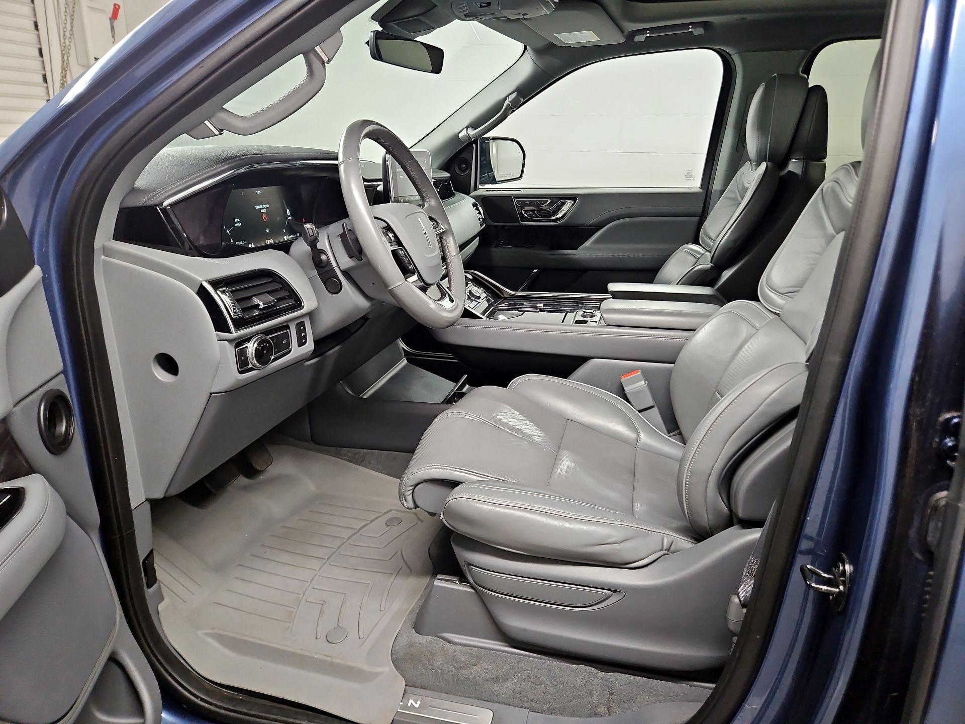 Thumbnail: 2019 Lincoln Navigator L - 11