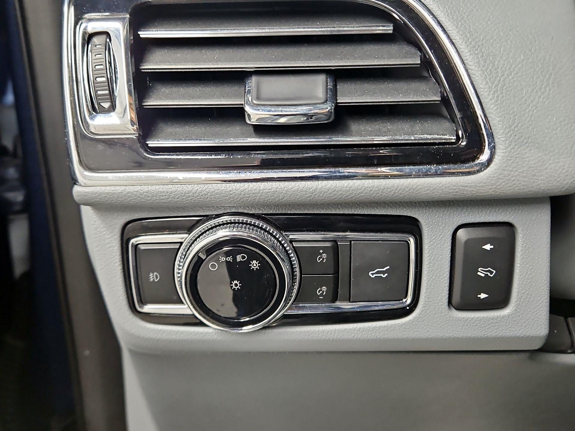 Thumbnail: 2019 Lincoln Navigator L - 13