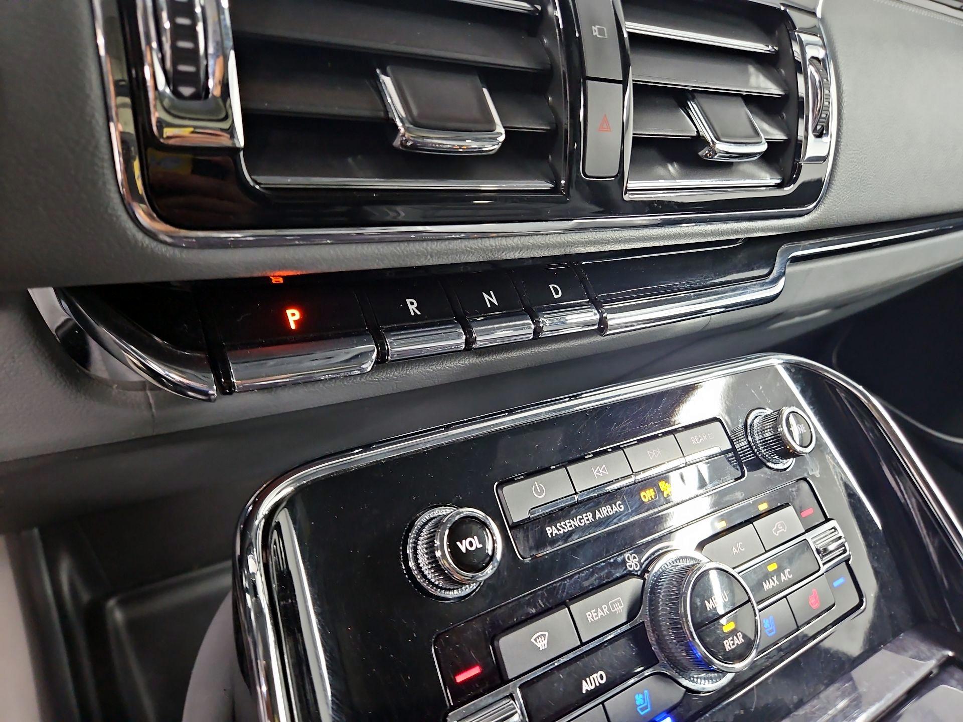 Thumbnail: 2019 Lincoln Navigator L - 18