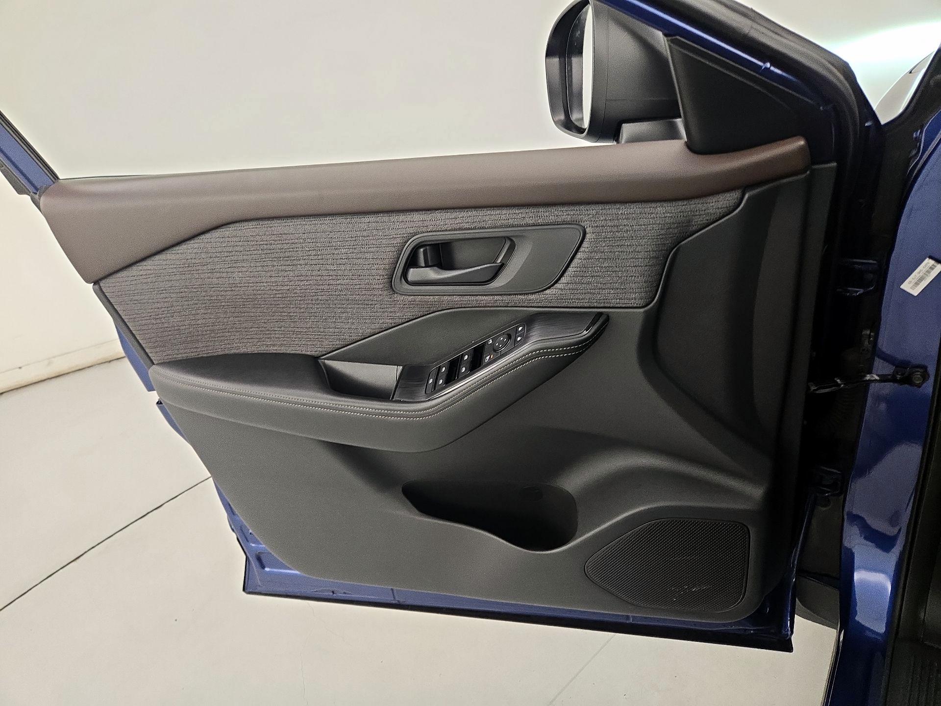 Thumbnail: 2021 Nissan Rogue - 12