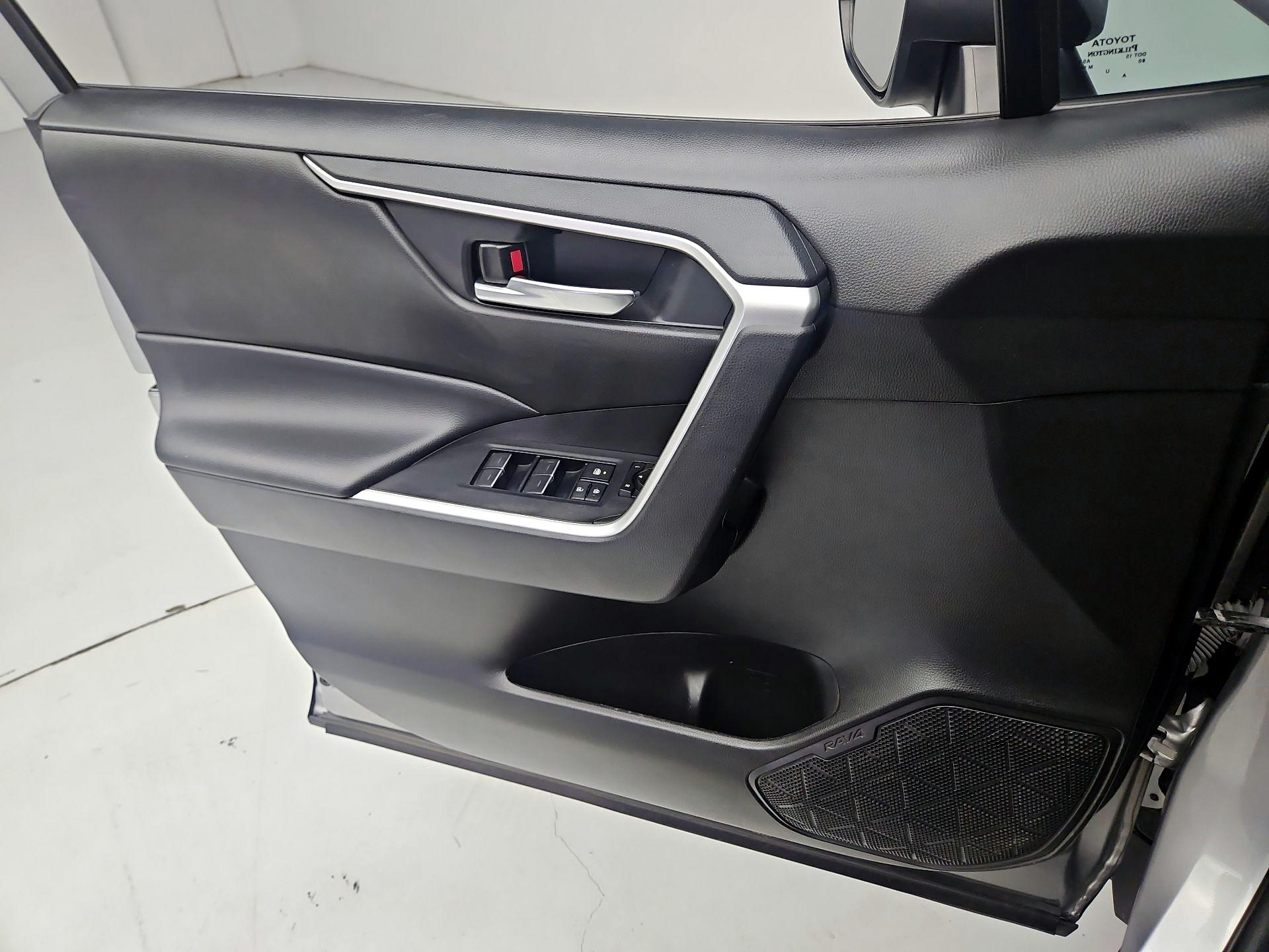 Thumbnail: 2023 Toyota RAV4 - 12