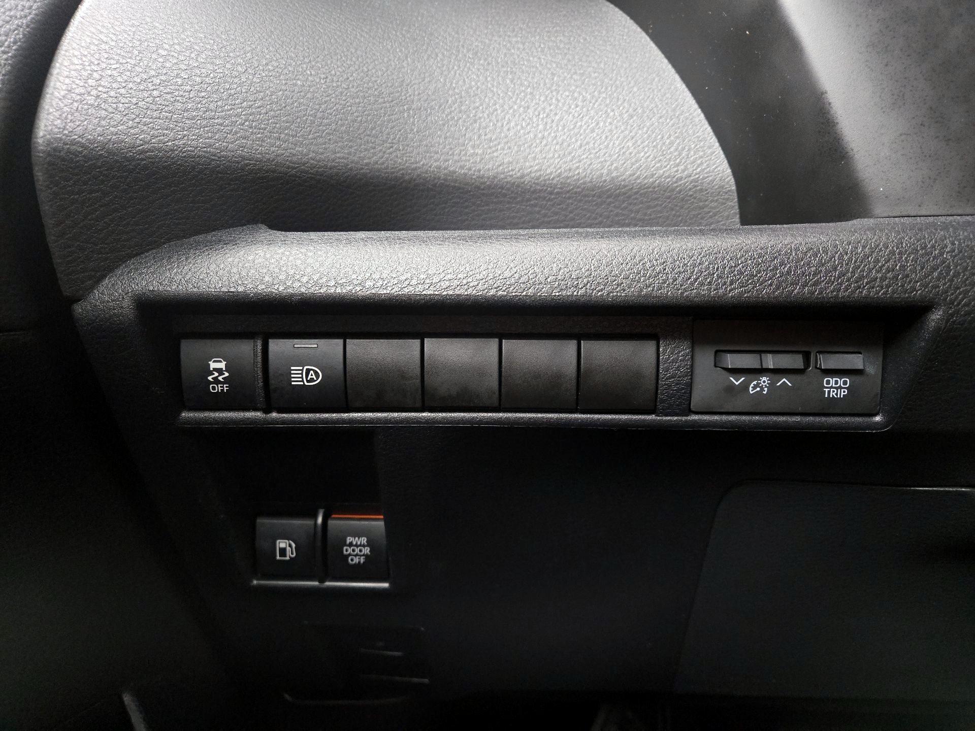 Thumbnail: 2022 Toyota Sienna - 13