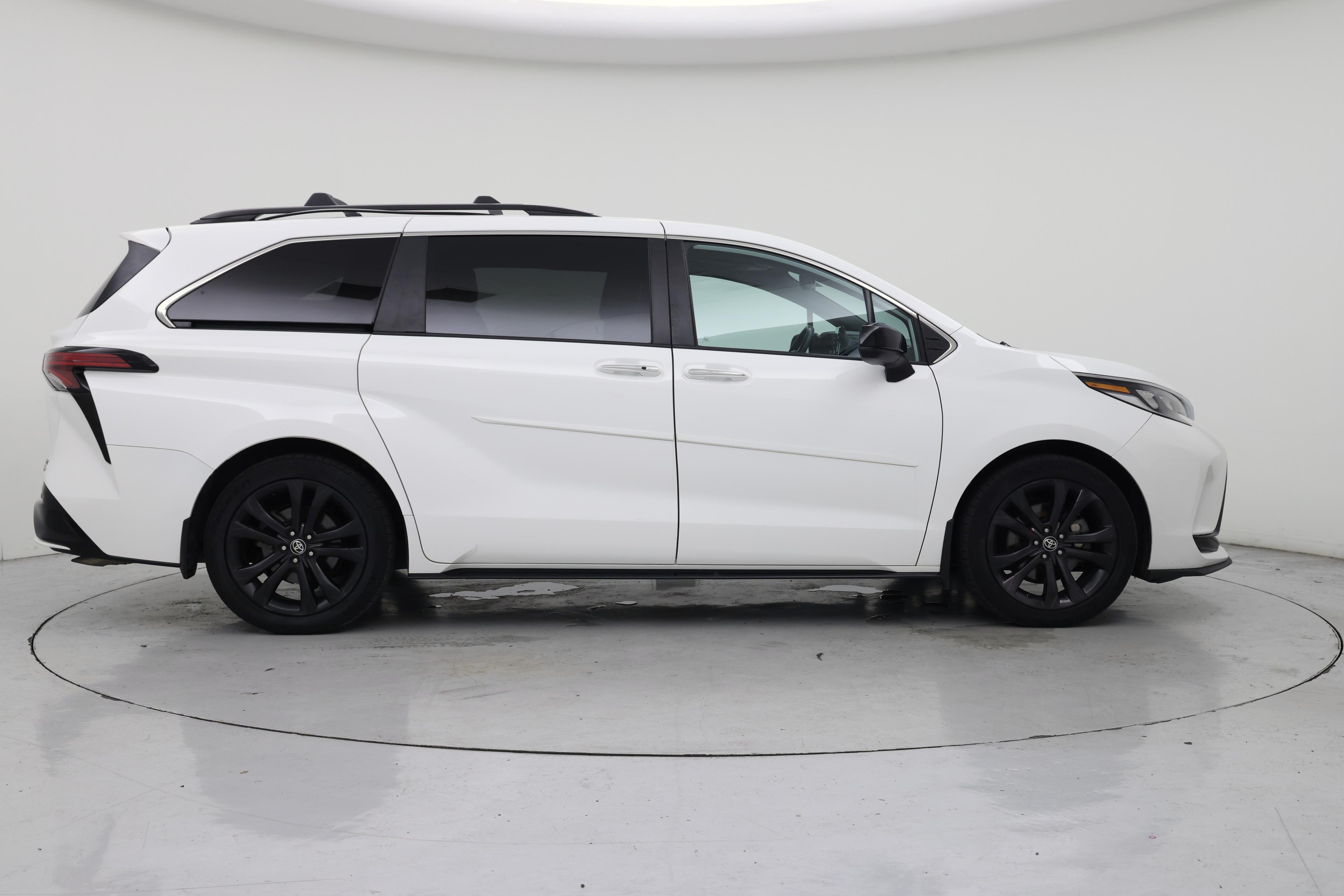 Thumbnail: 2022 Toyota Sienna - 7