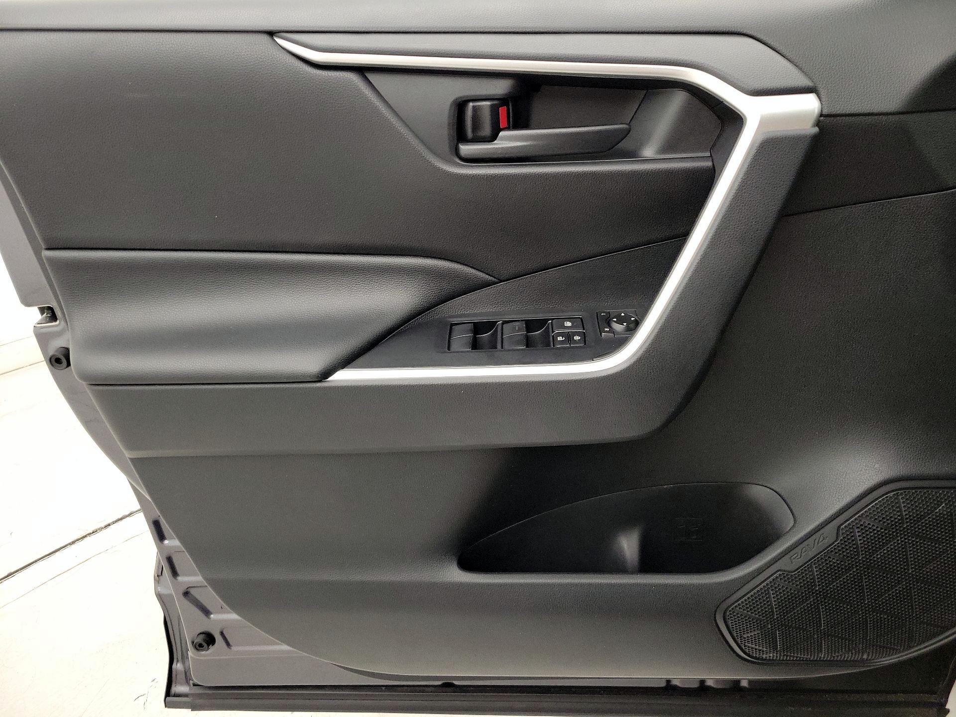 Thumbnail: 2019 Toyota RAV4 - 12