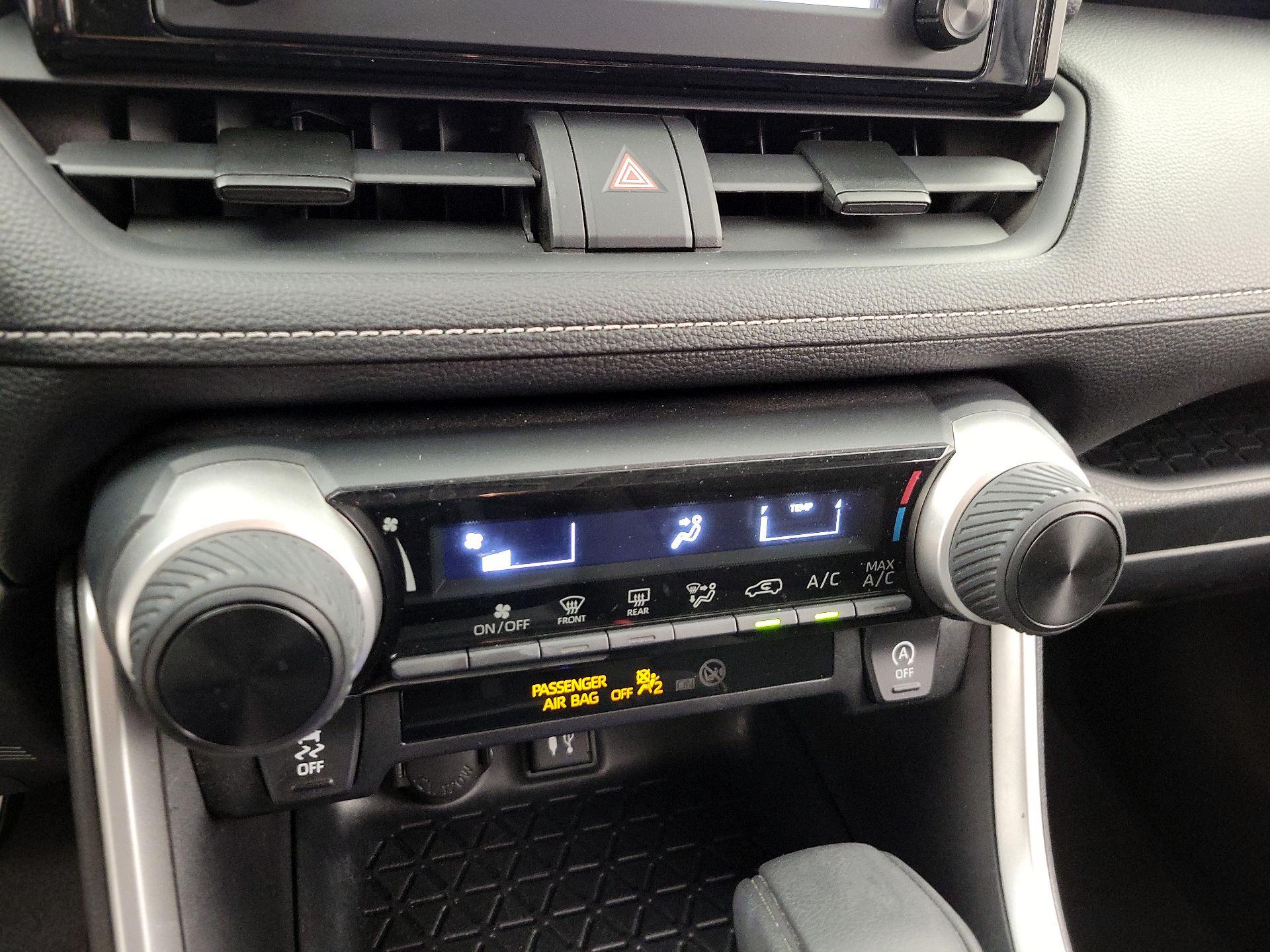 Thumbnail: 2019 Toyota RAV4 - 16