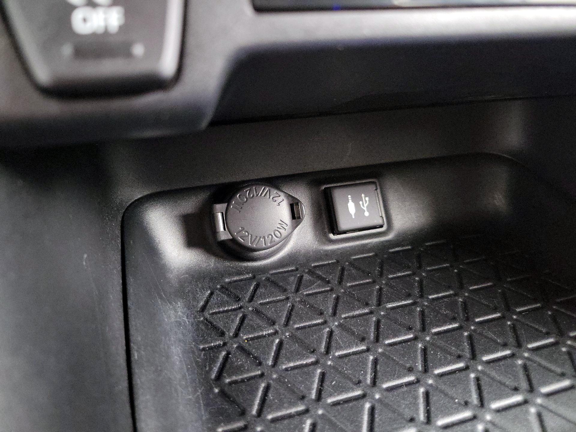 Thumbnail: 2019 Toyota RAV4 - 18