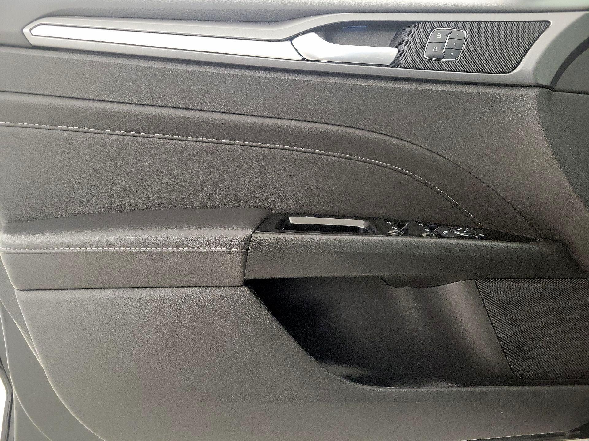 Thumbnail: 2016 Ford Fusion - 12