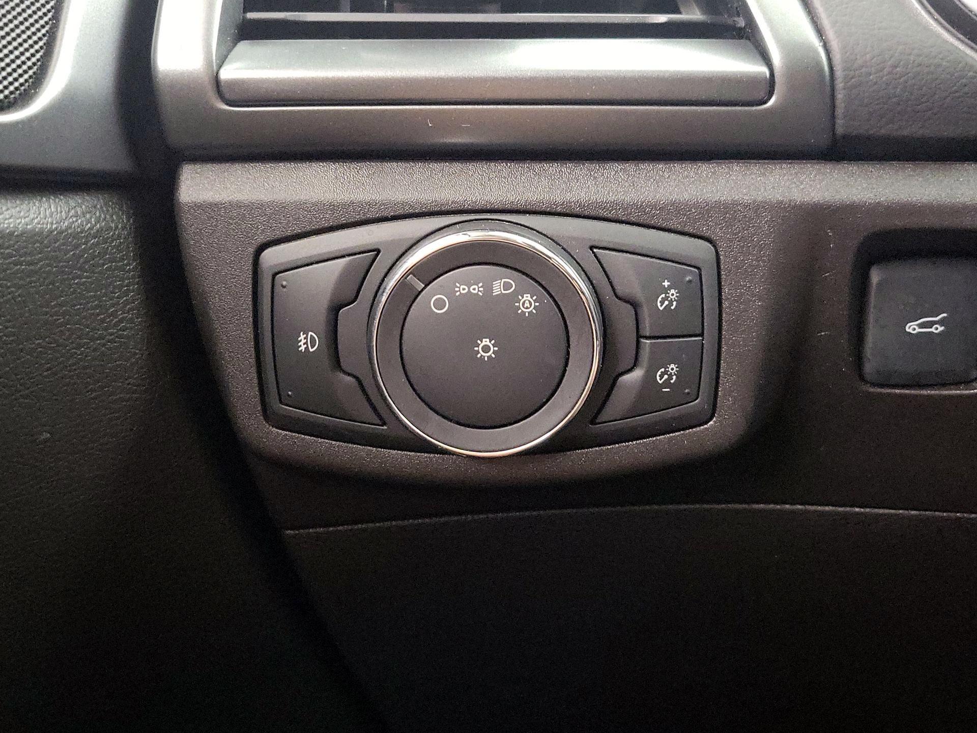 Thumbnail: 2016 Ford Fusion - 13