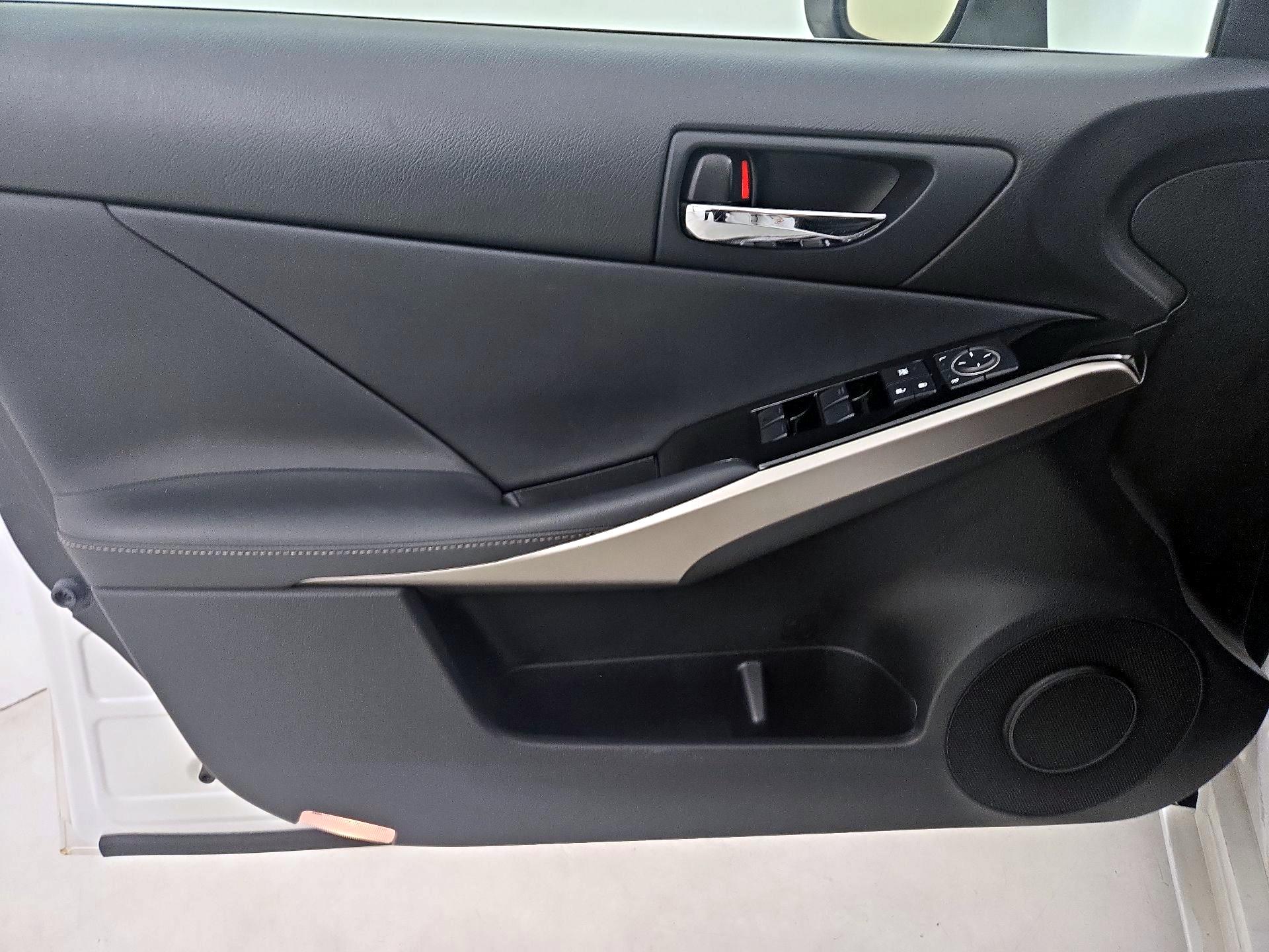 Thumbnail: 2015 Lexus IS - 12