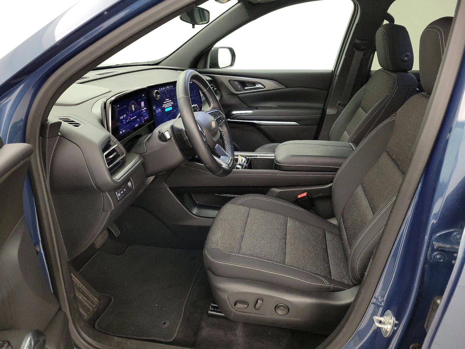 2025 Chevrolet Traverse LT - Photo 12