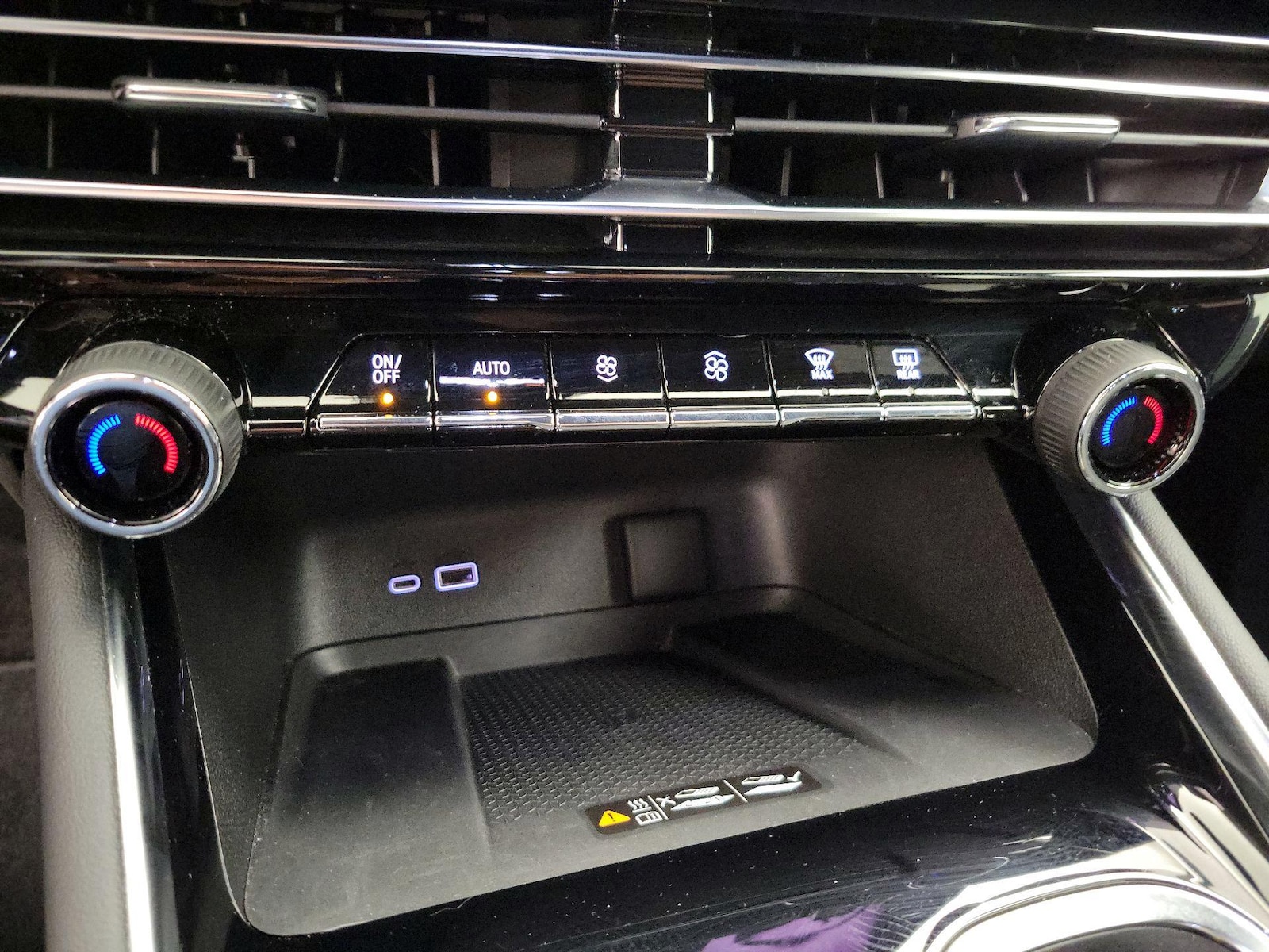 2025 Chevrolet Traverse LT - Photo 18