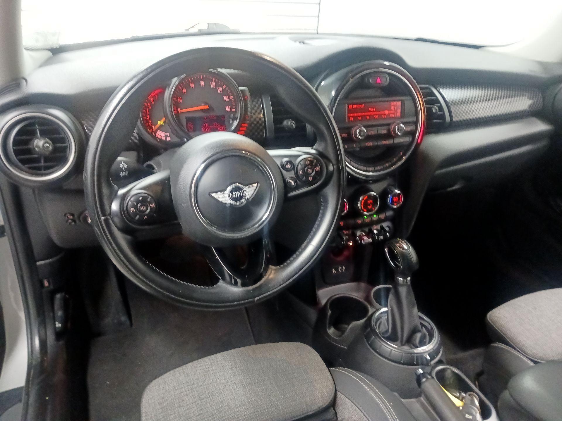 Thumbnail: 2015 MINI Cooper Hardtop - 9