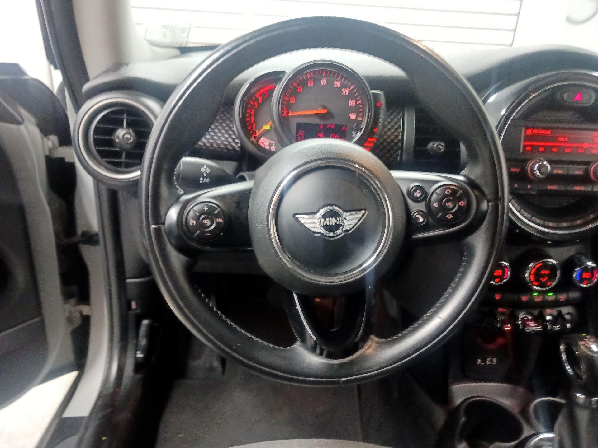 Thumbnail: 2015 MINI Cooper Hardtop - 10