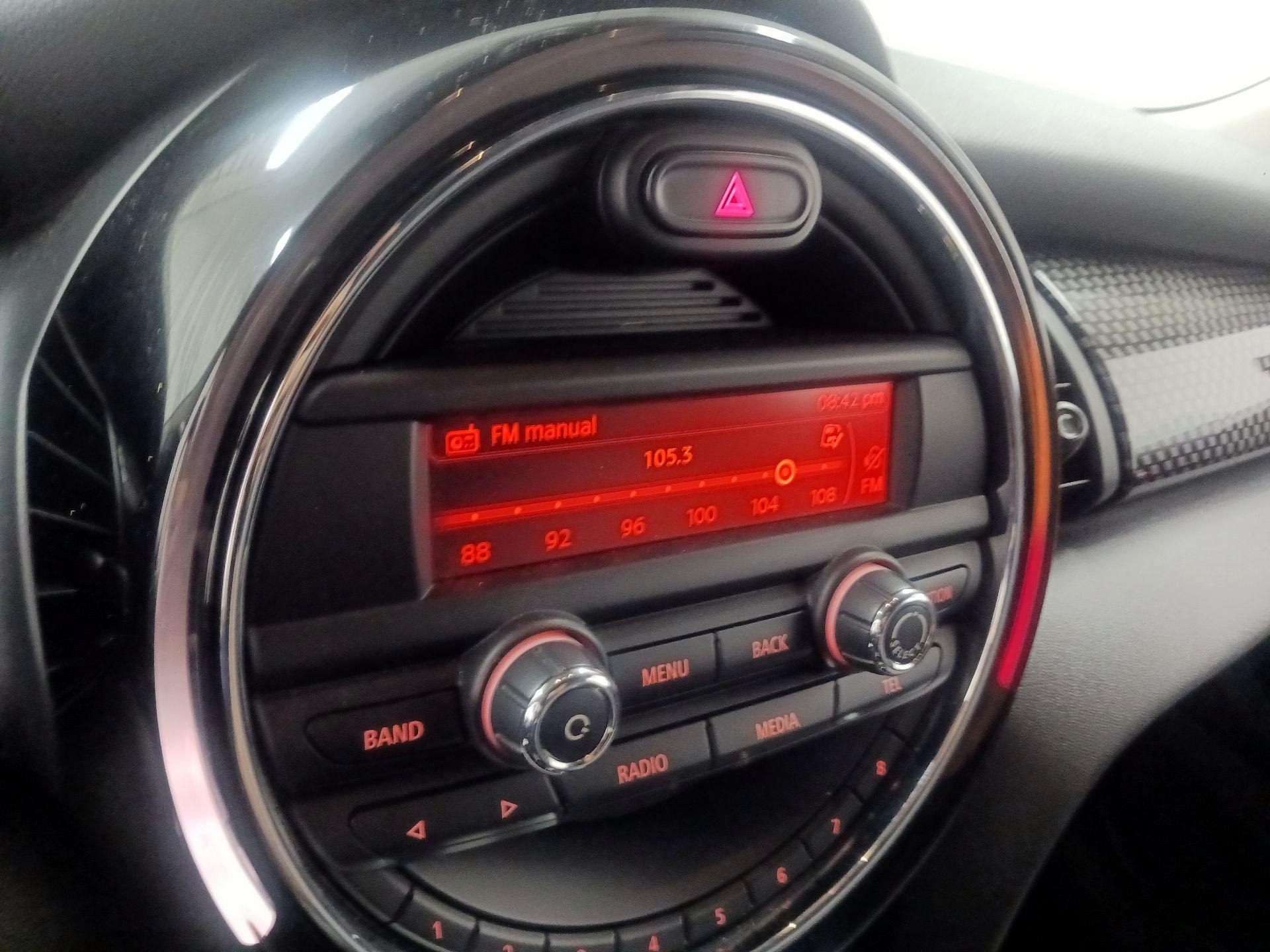 Thumbnail: 2015 MINI Cooper Hardtop - 13