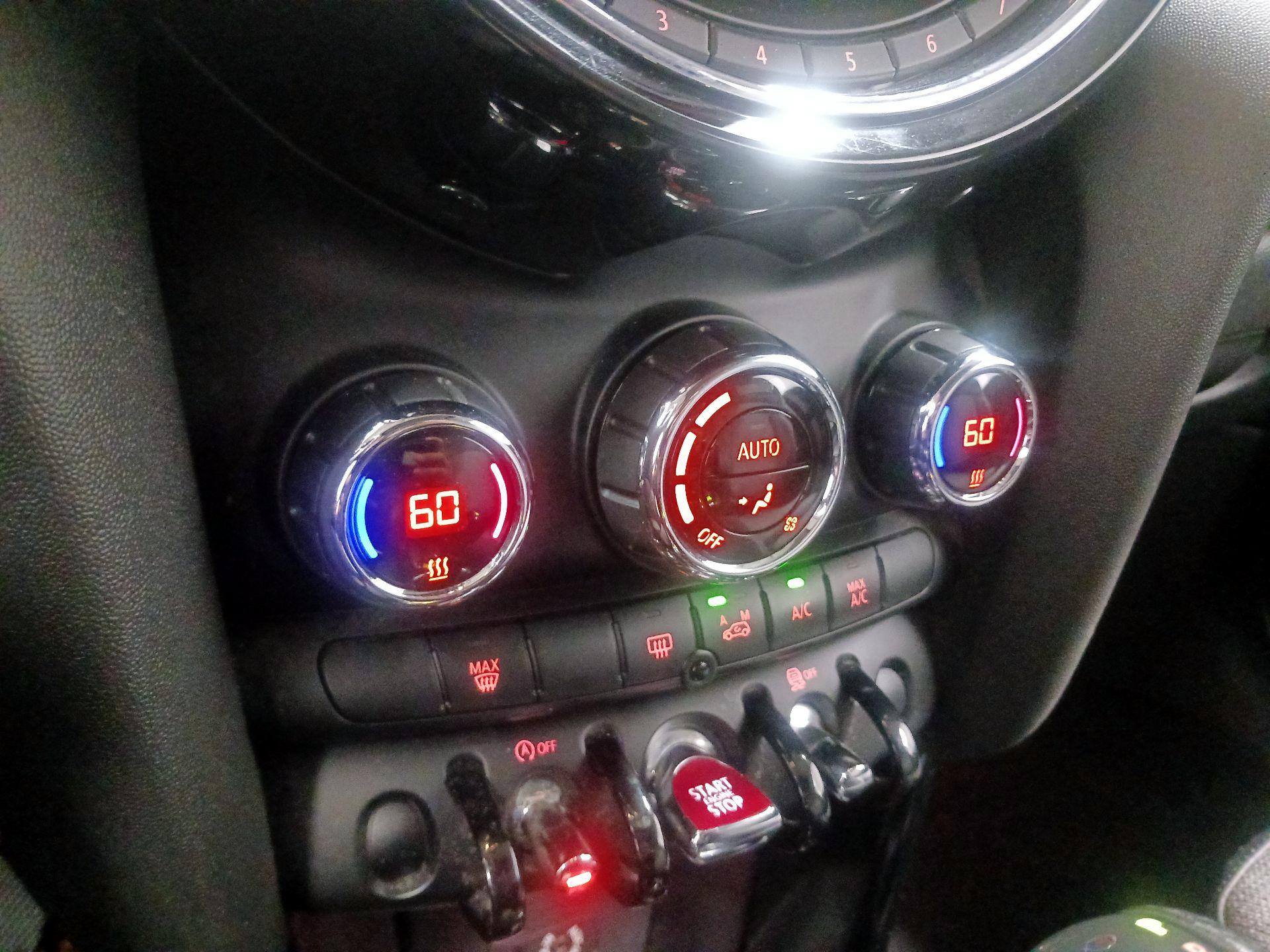 Thumbnail: 2015 MINI Cooper Hardtop - 14