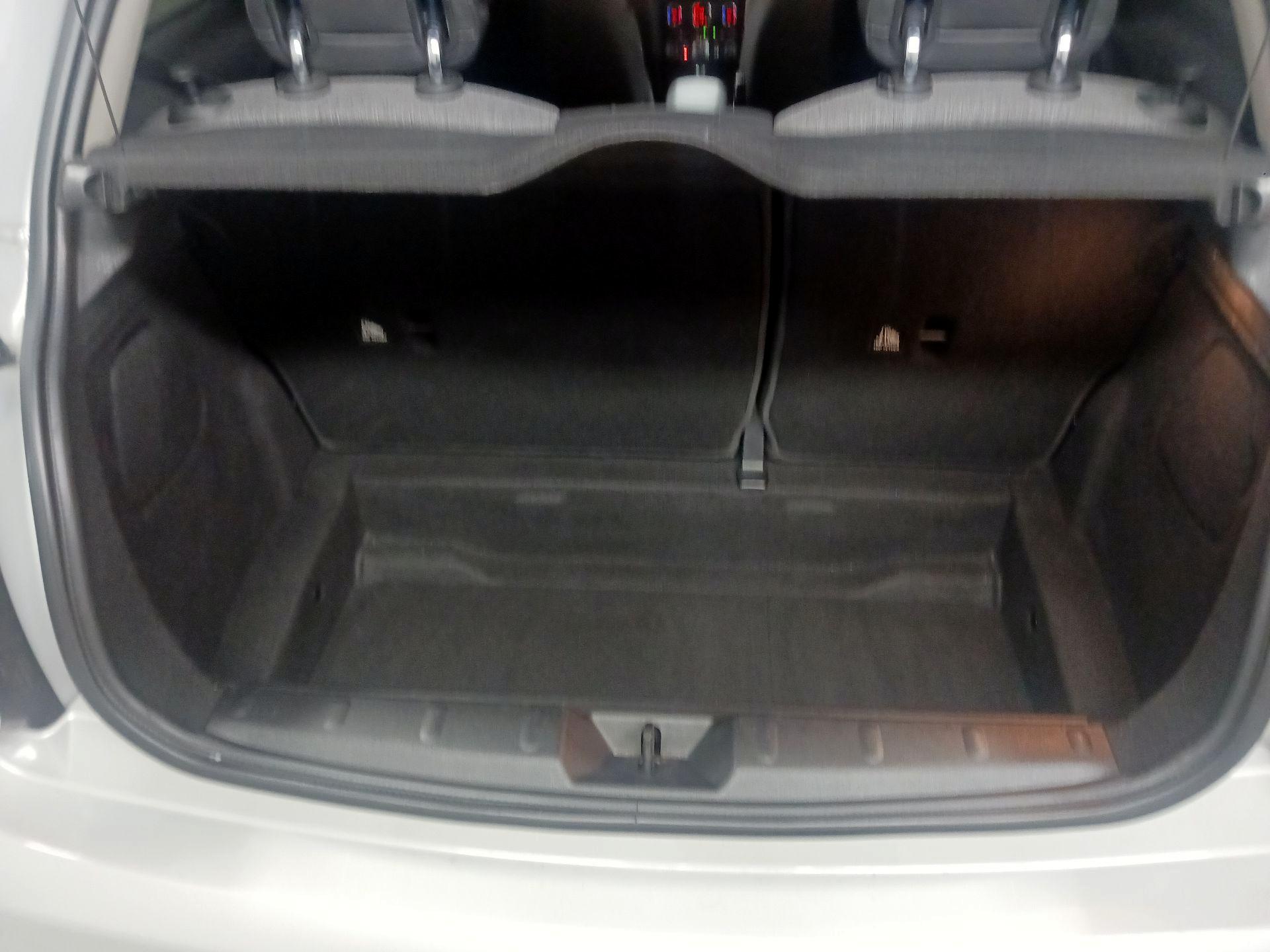 Thumbnail: 2015 MINI Cooper Hardtop - 16
