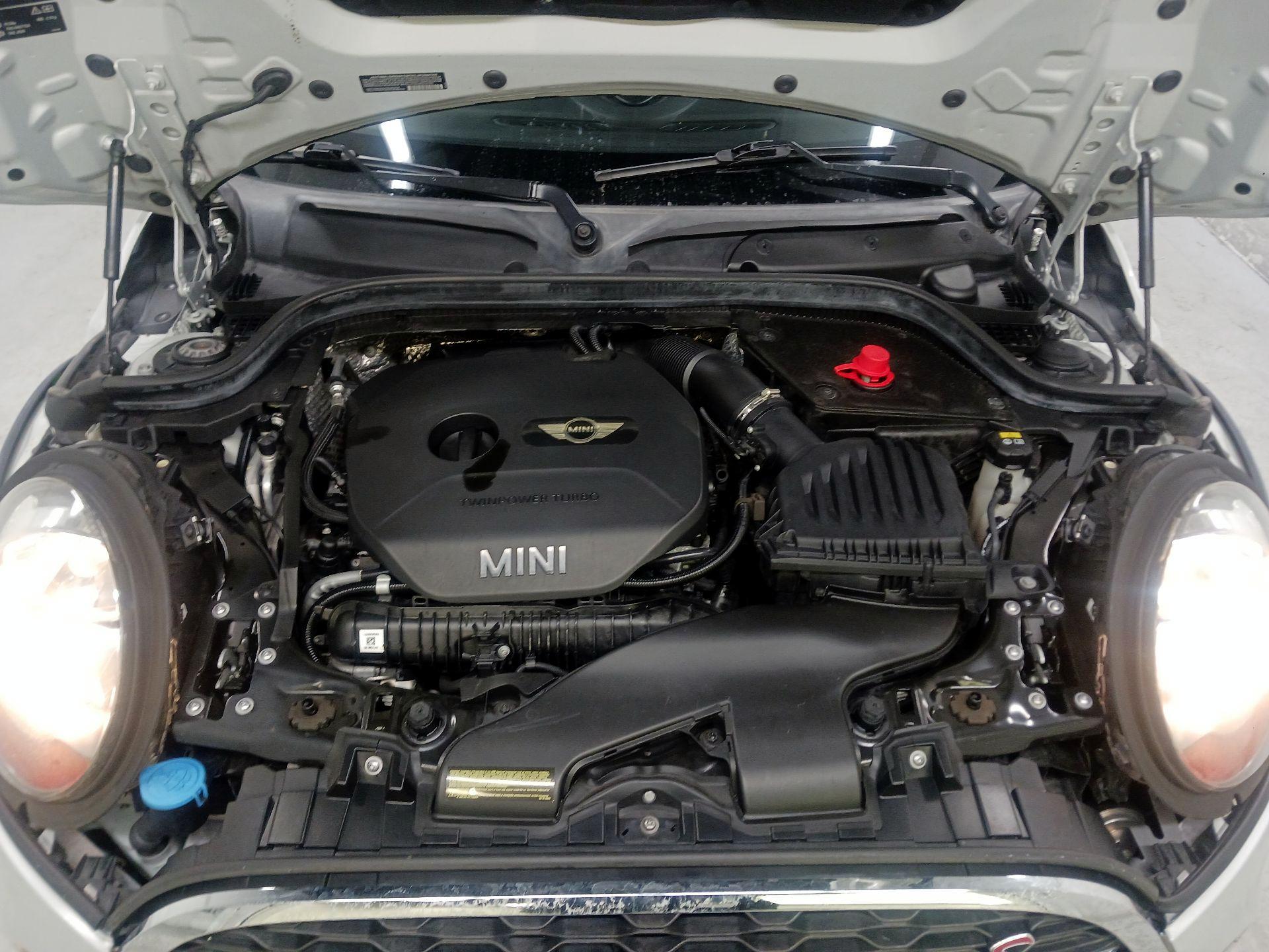 Thumbnail: 2015 MINI Cooper Hardtop - 17