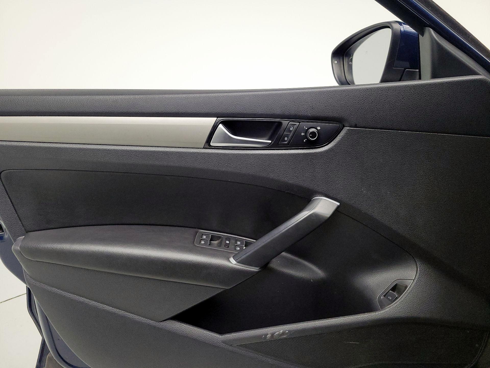 Thumbnail: 2022 Volkswagen Passat - 12