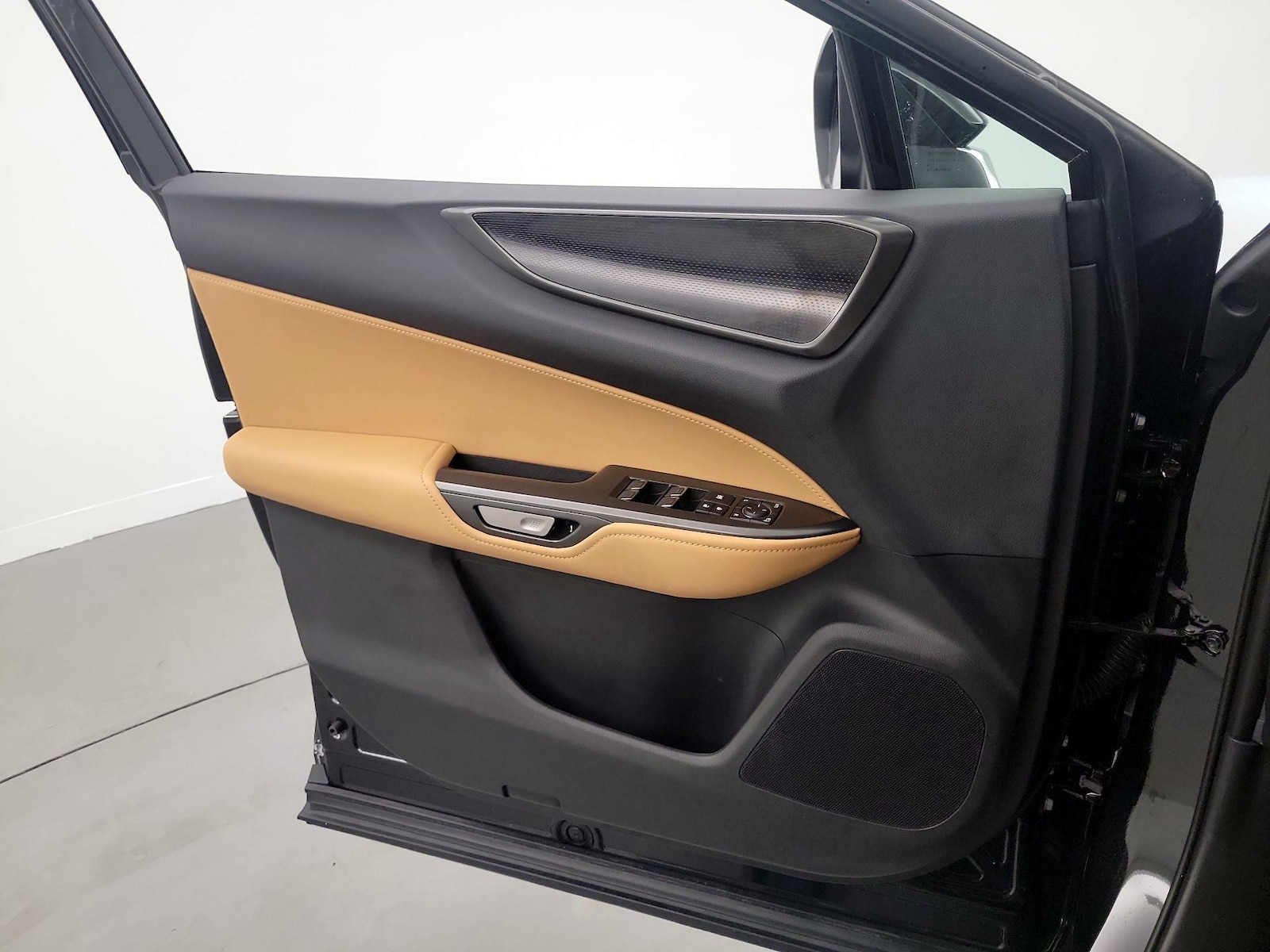 2026 Lexus NX 350 - Photo 13