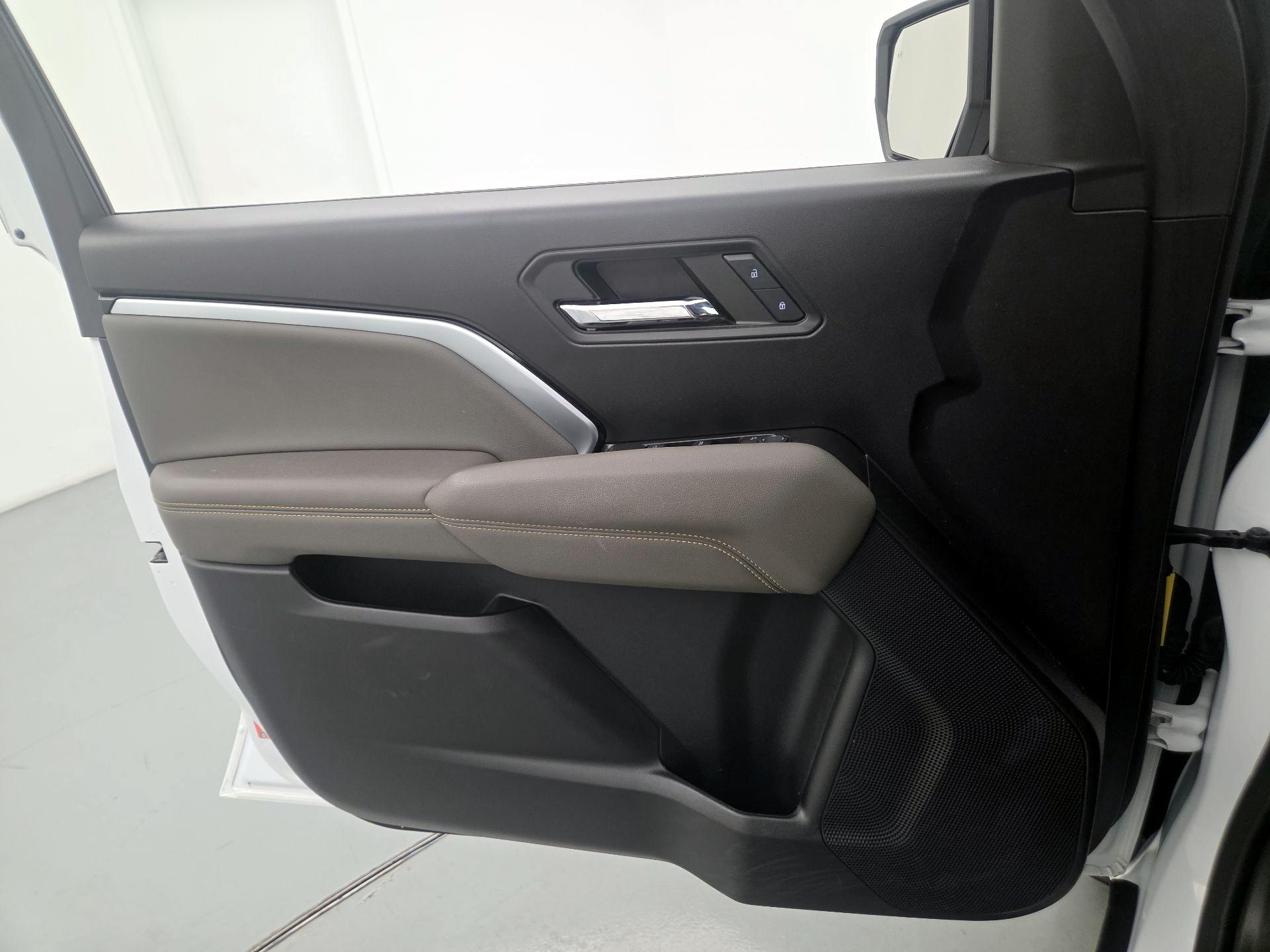 Thumbnail: 2024 Chevrolet Colorado - 12