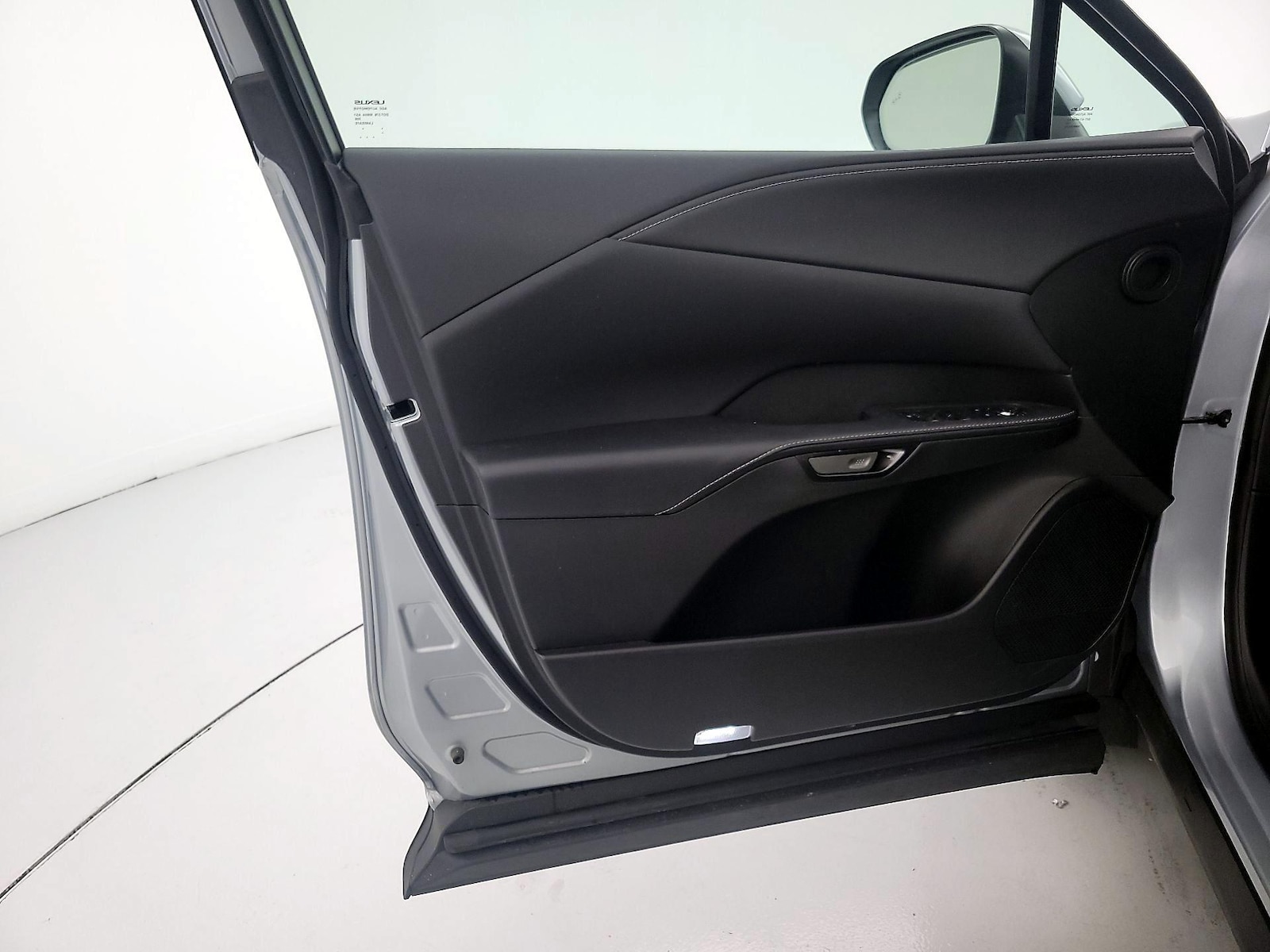 2025 Lexus RX 350 - Photo 13