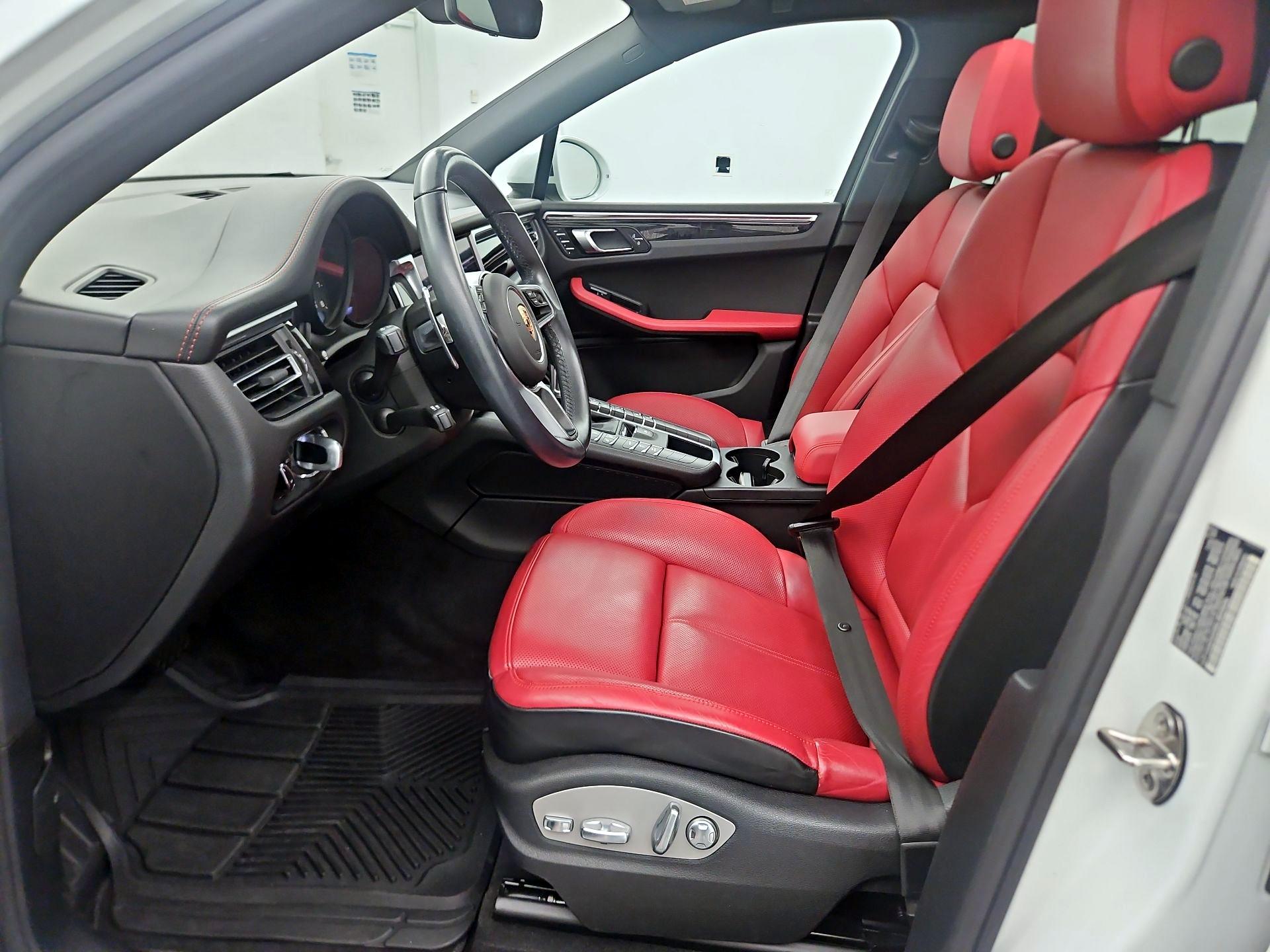 Thumbnail: 2021 Porsche Macan - 9