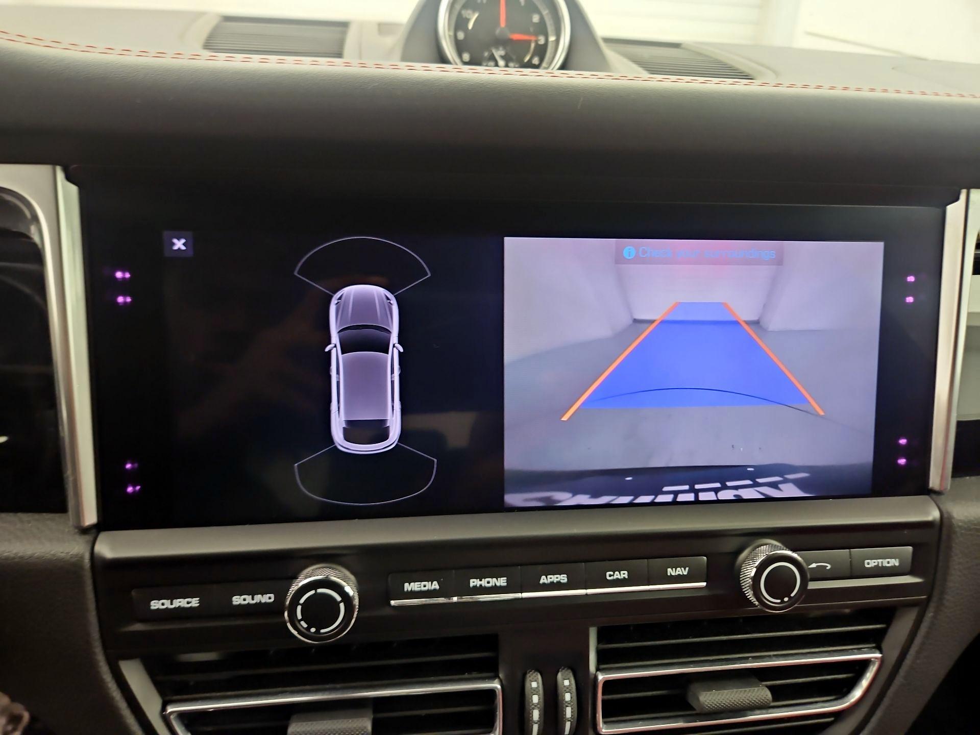 Thumbnail: 2021 Porsche Macan - 12