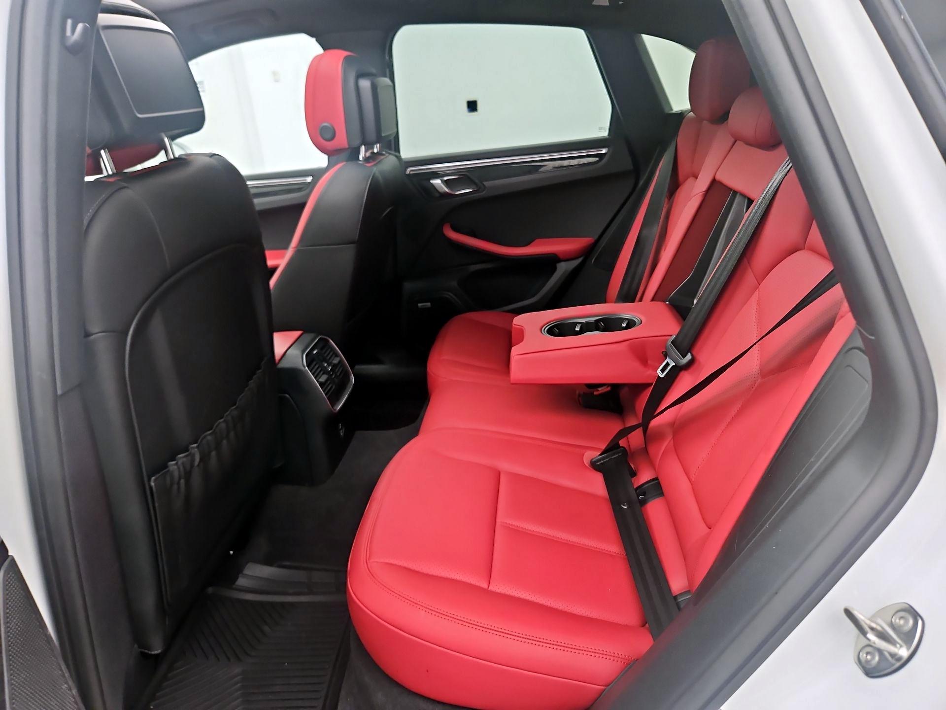 Thumbnail: 2021 Porsche Macan - 18