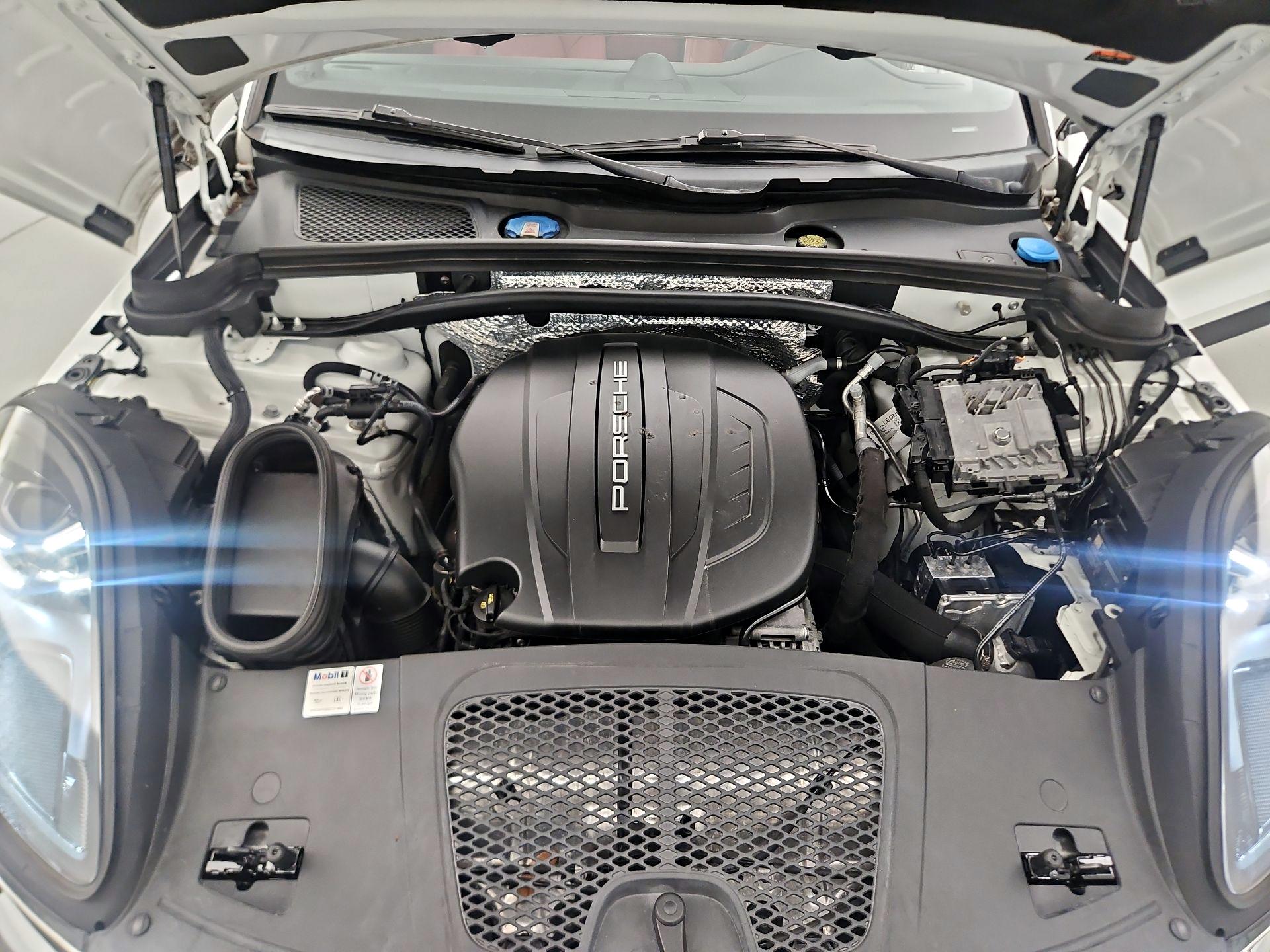 Thumbnail: 2021 Porsche Macan - 20