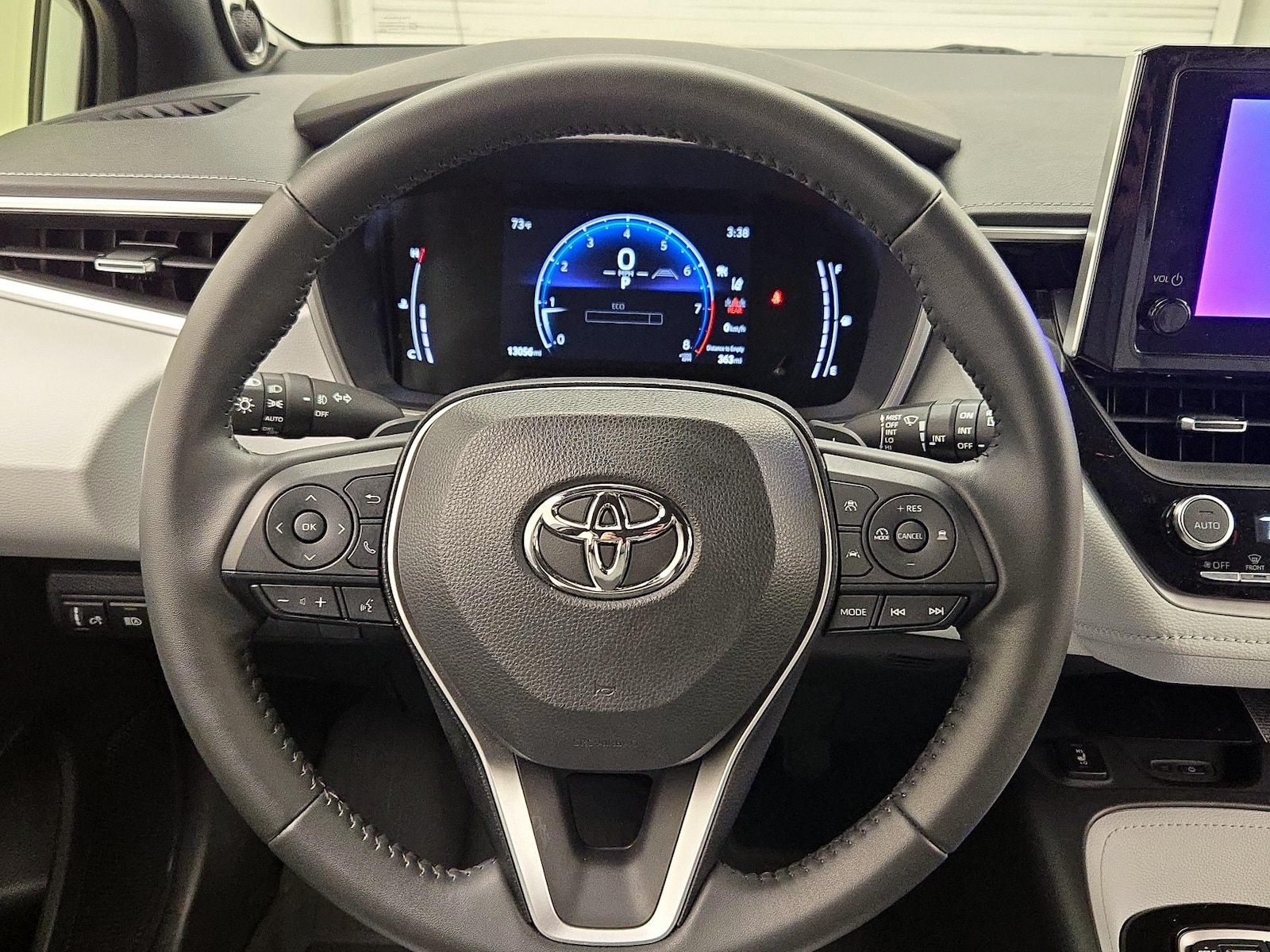2024 Toyota Corolla Hatchback XSE - Photo 11