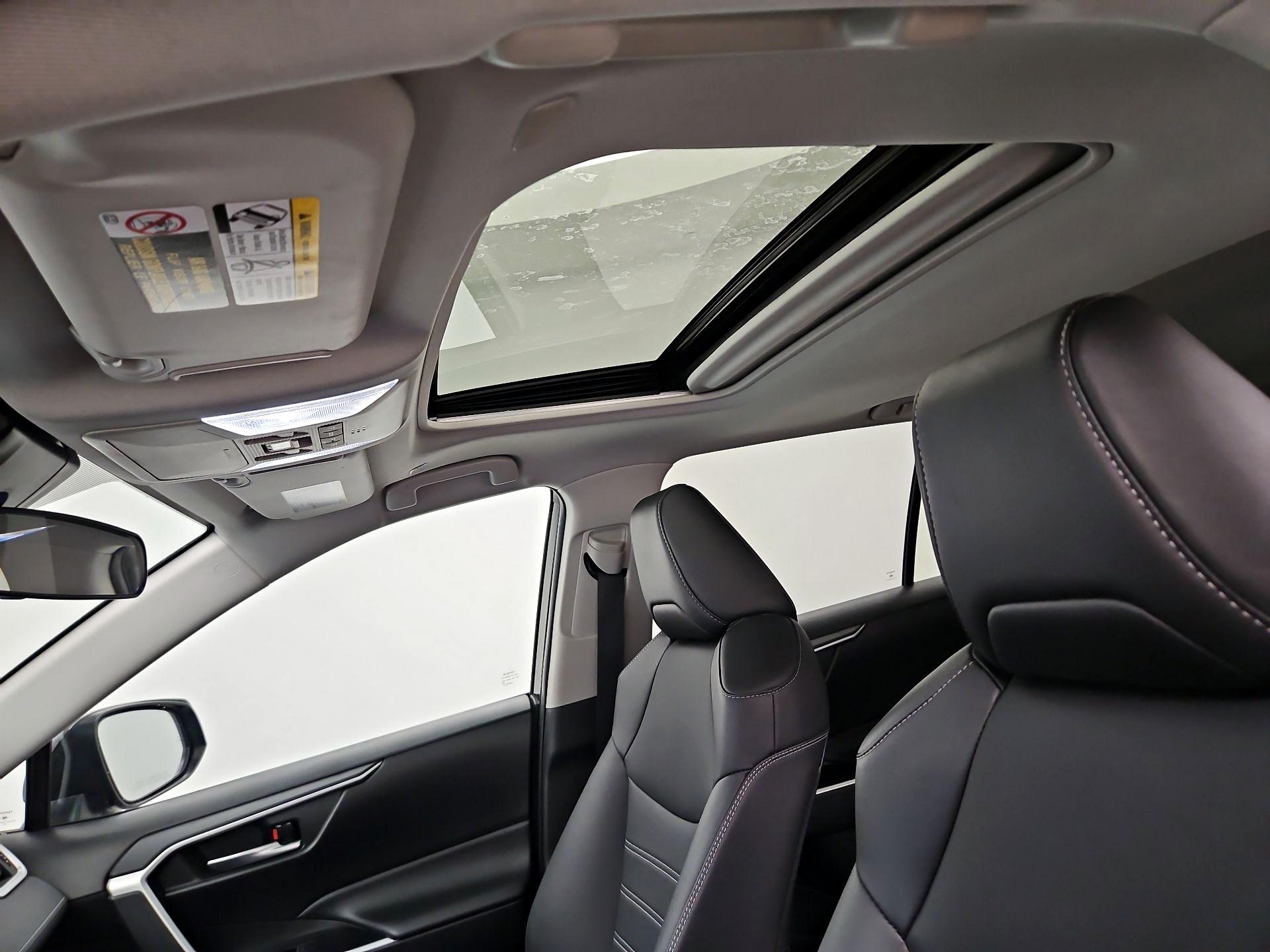 Thumbnail: 2025 Toyota RAV4 - 20