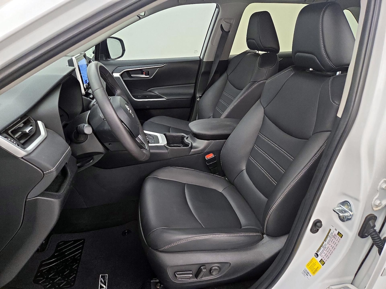 2025 Toyota RAV4 XLE Premium - Photo 12