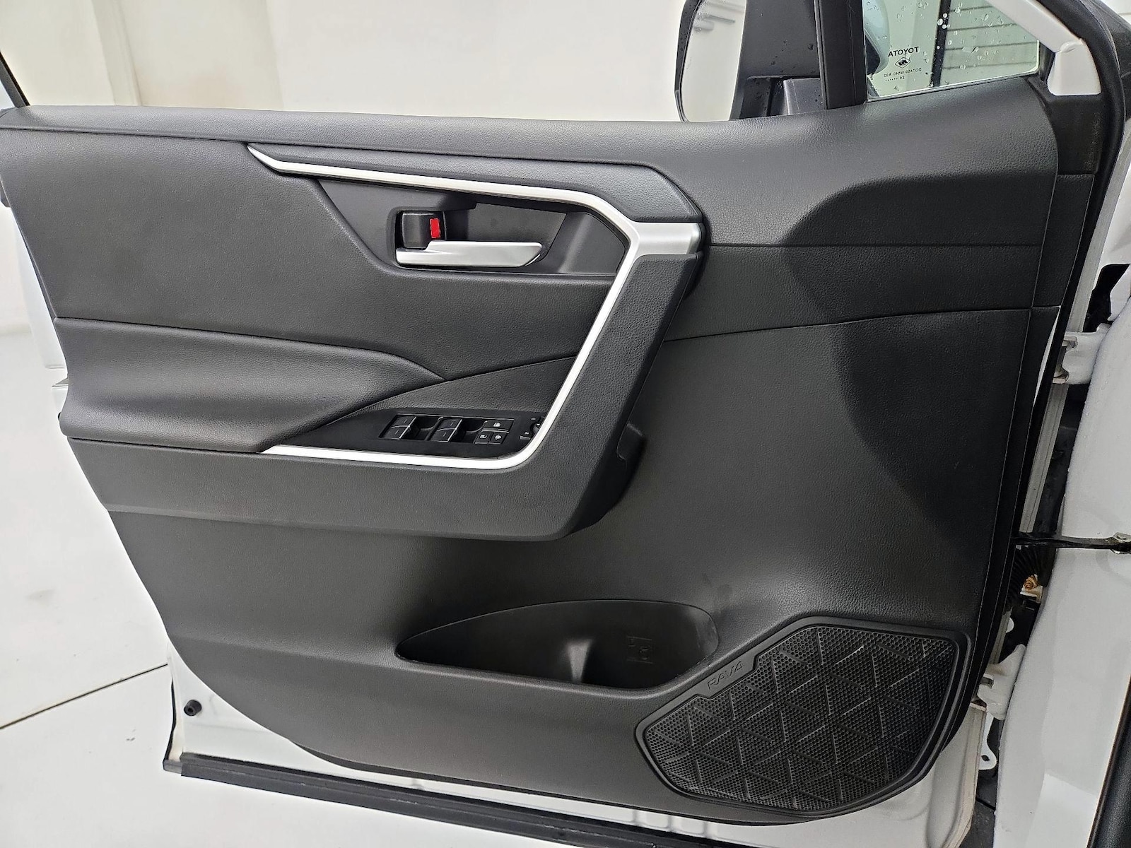 2025 Toyota RAV4 XLE Premium - Photo 13