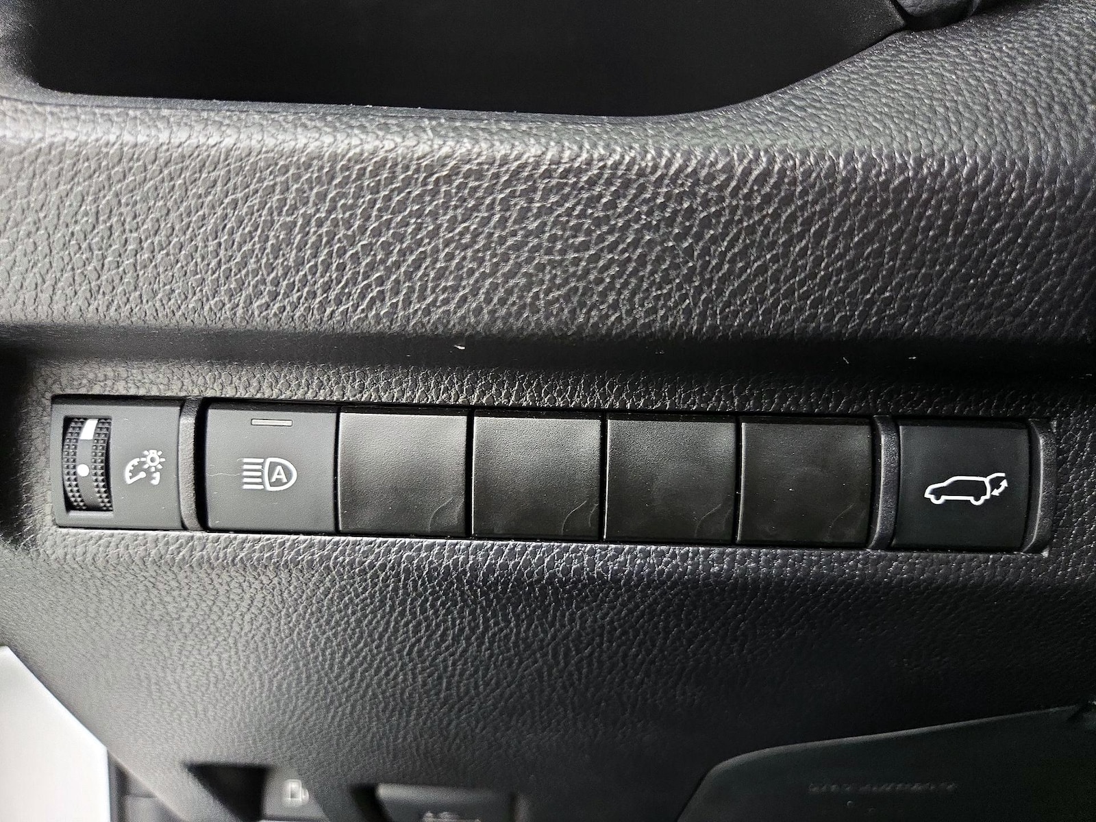 2025 Toyota RAV4 XLE Premium - Photo 14