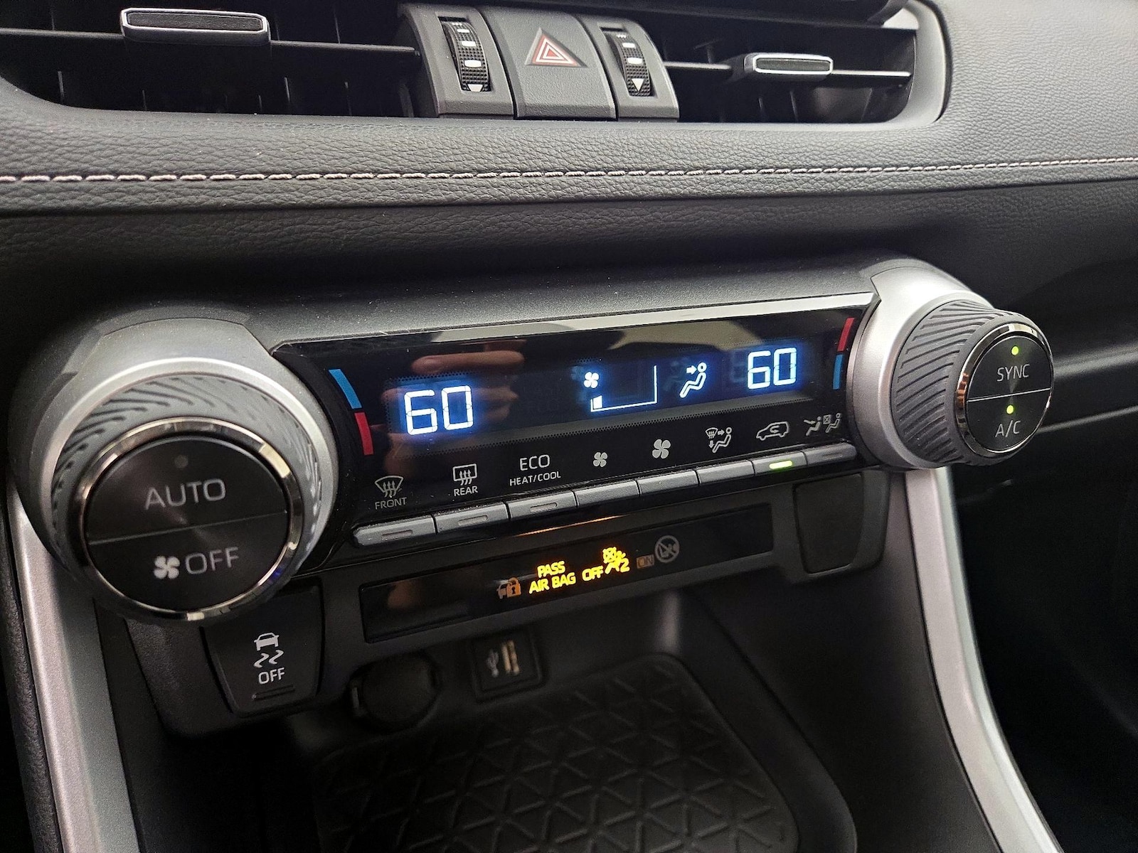 2025 Toyota RAV4 XLE Premium - Photo 17