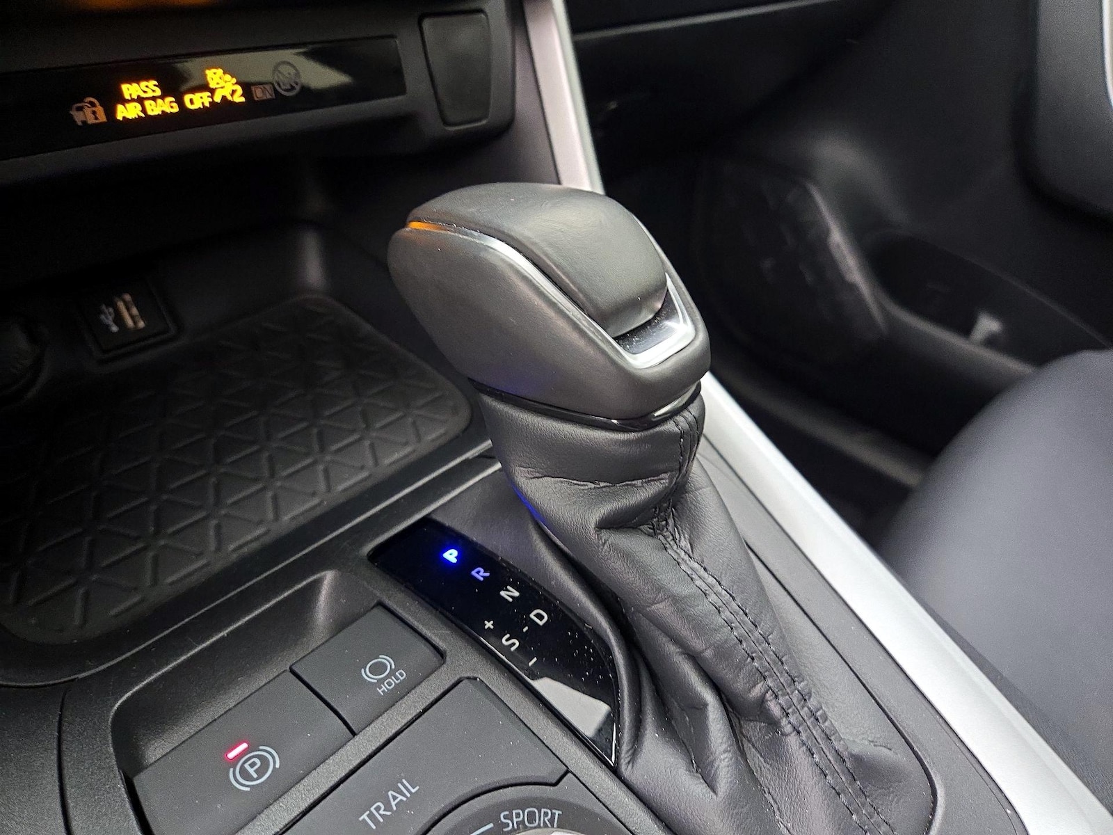 2025 Toyota RAV4 XLE Premium - Photo 18