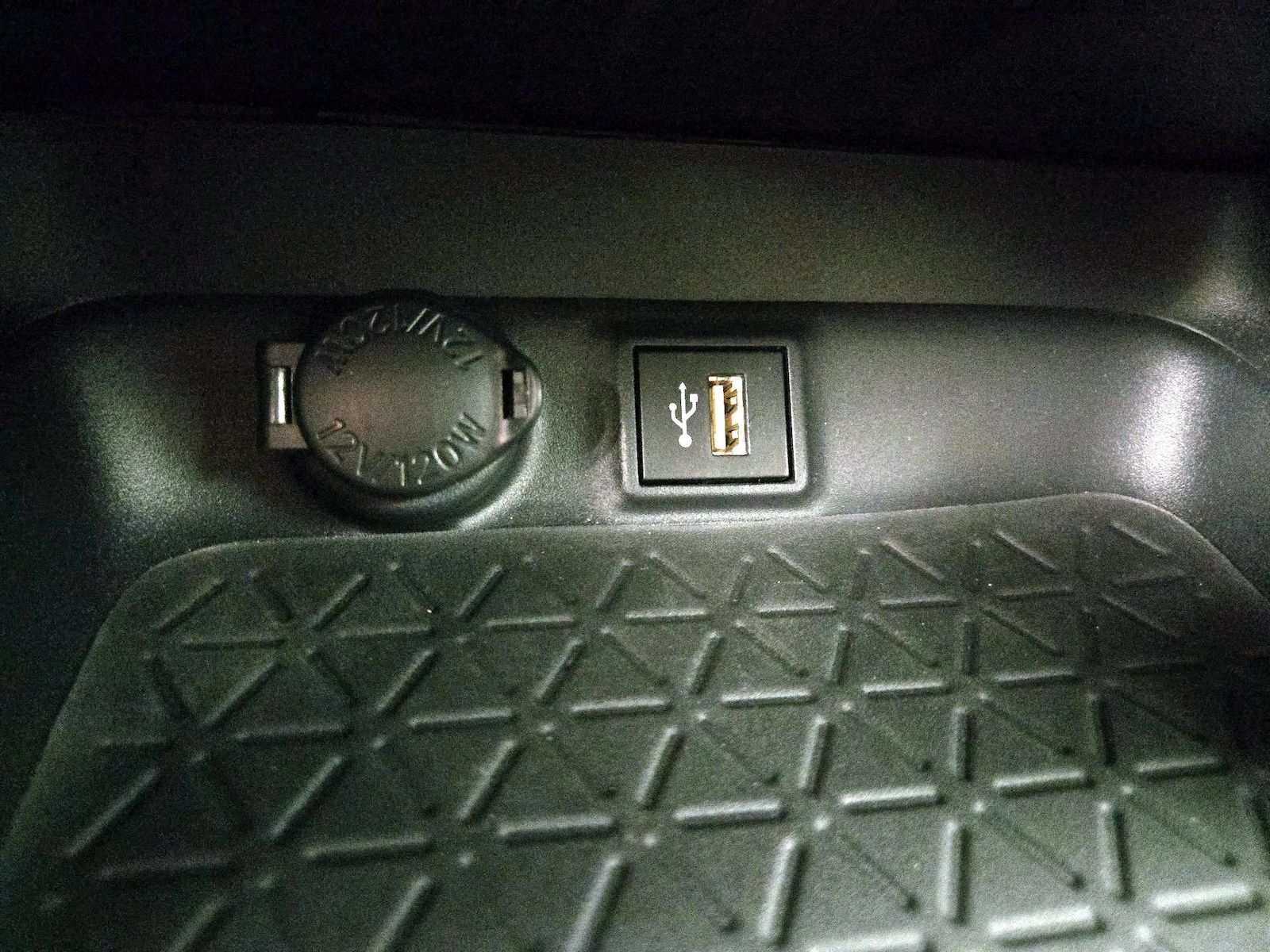 2025 Toyota RAV4 XLE Premium - Photo 19