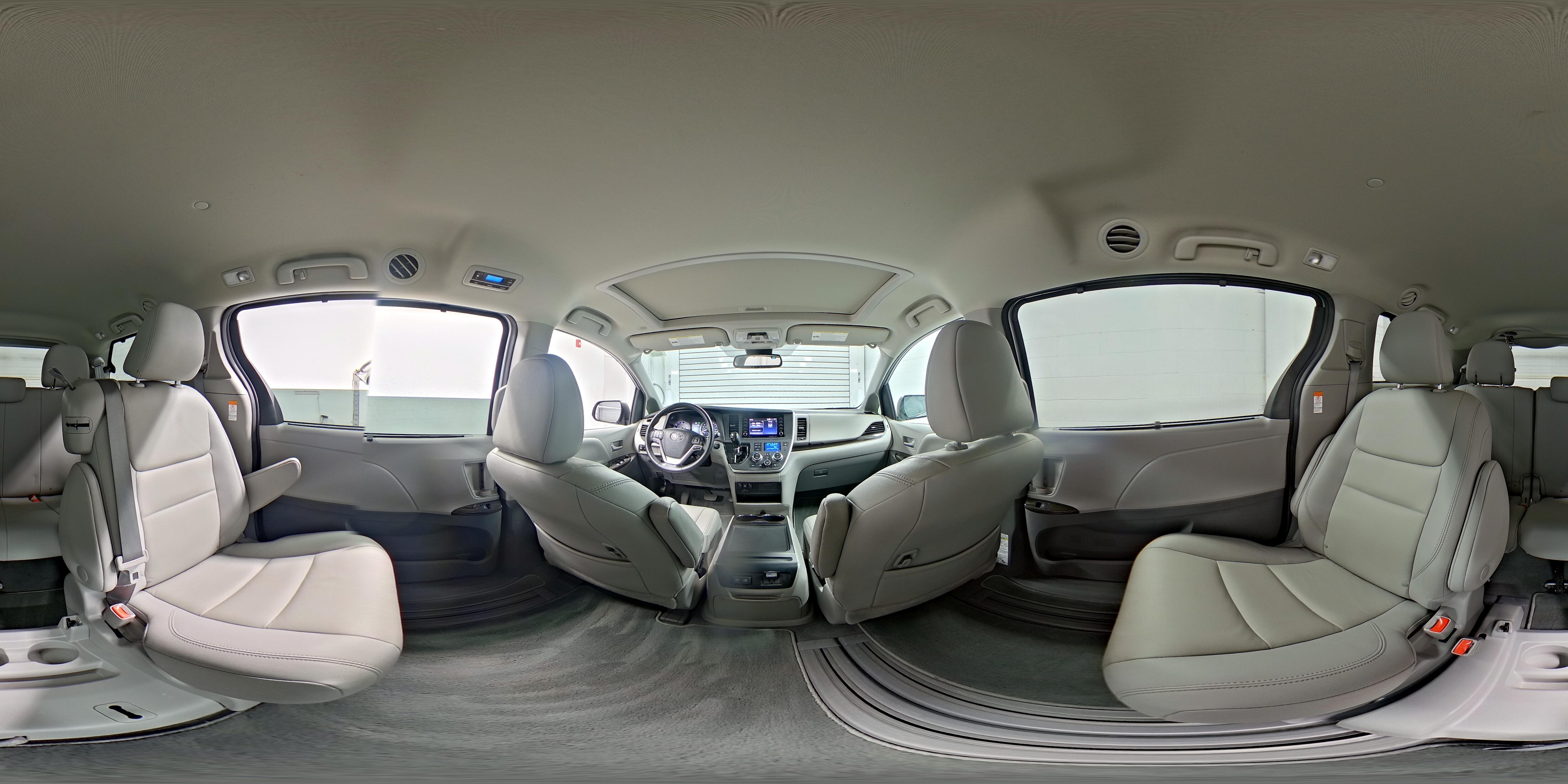 2020 Toyota Sienna XLE - Photo 28