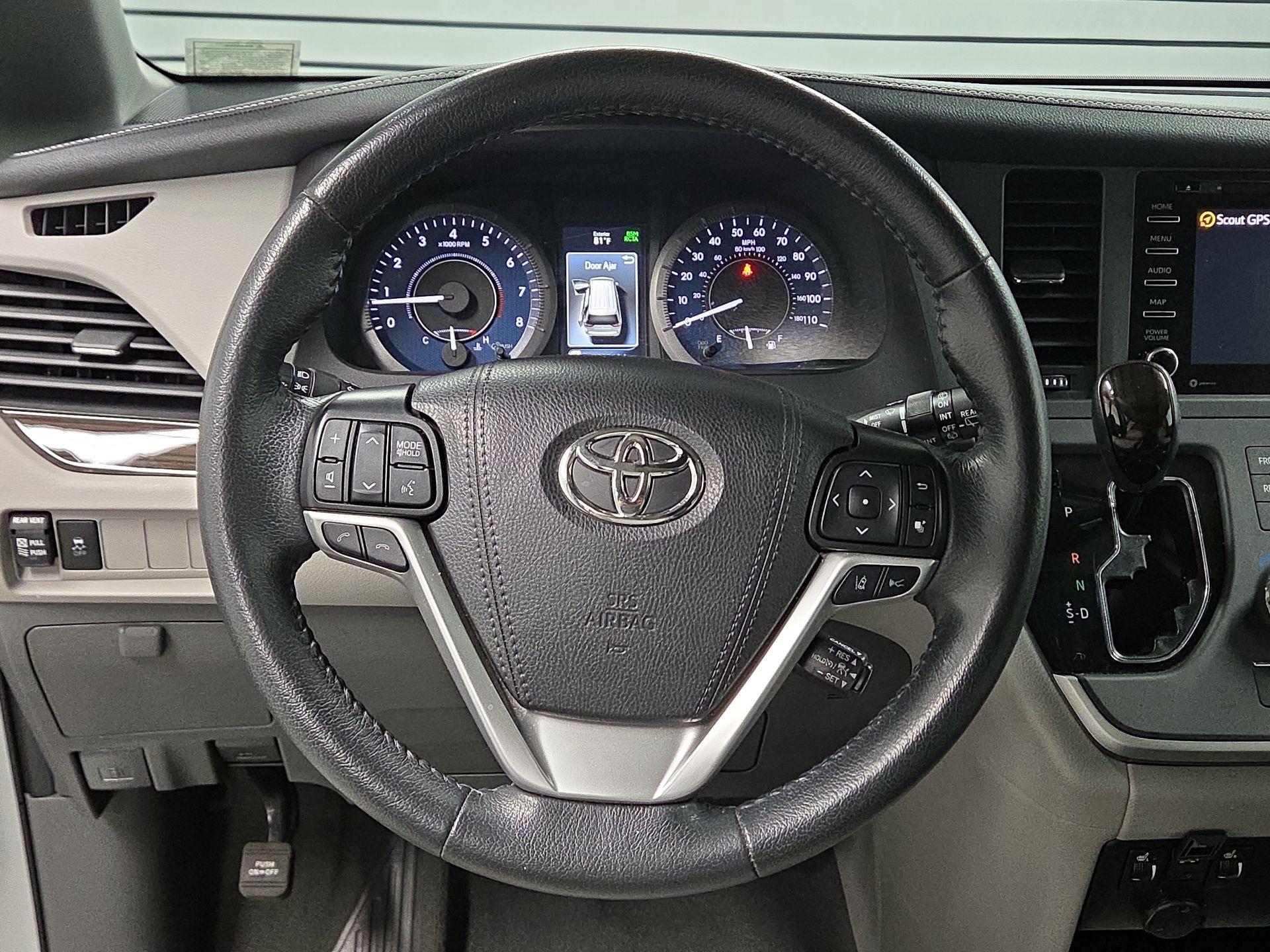Thumbnail: 2020 Toyota Sienna - 10